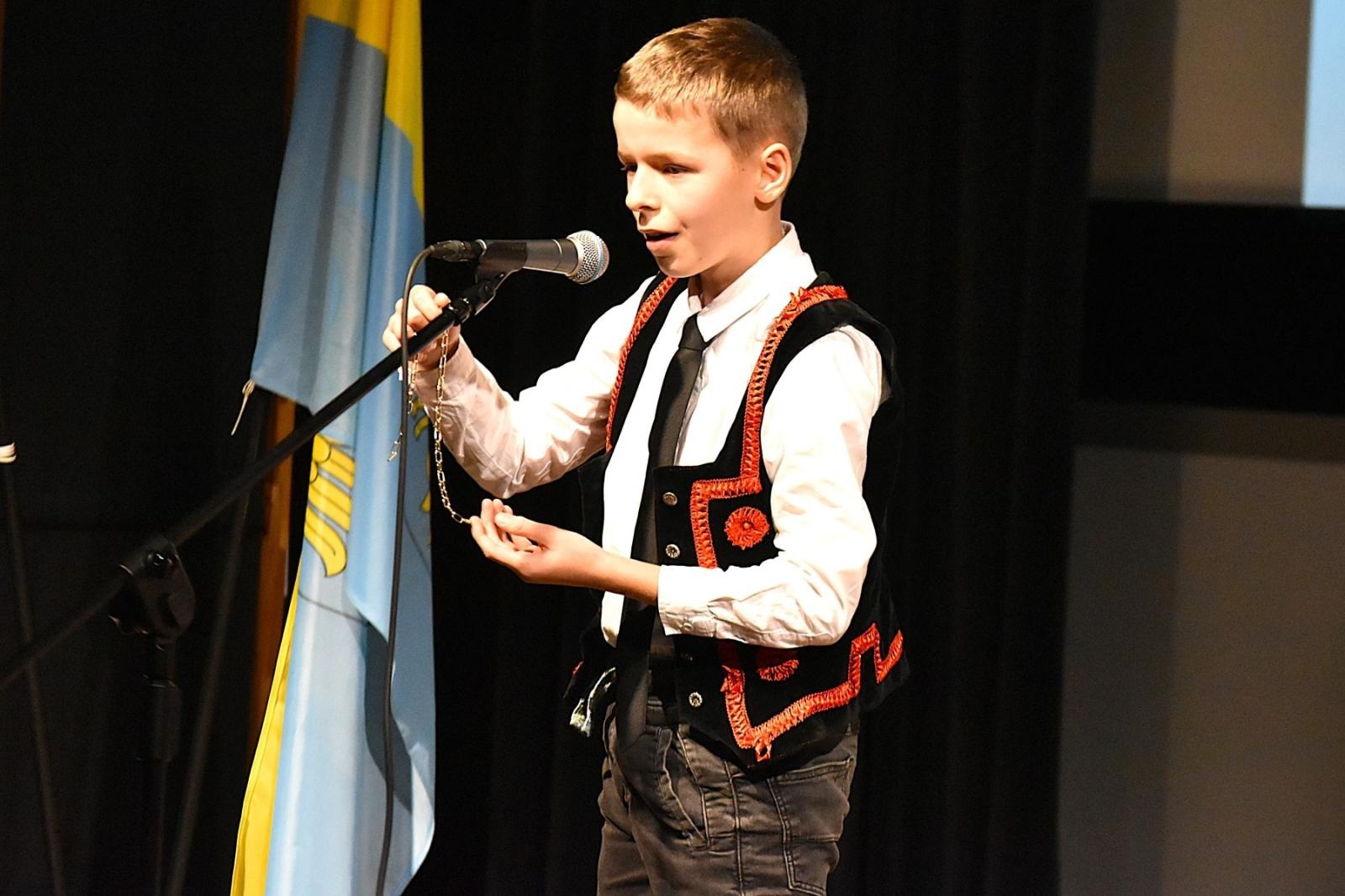 Zdjęcie w galerii na portalu naszwodzislaw.com: Uczniowie z Gminy Godów świetnie zaprezentowali śląską gwarę [FOTO] wiadomości z regionu