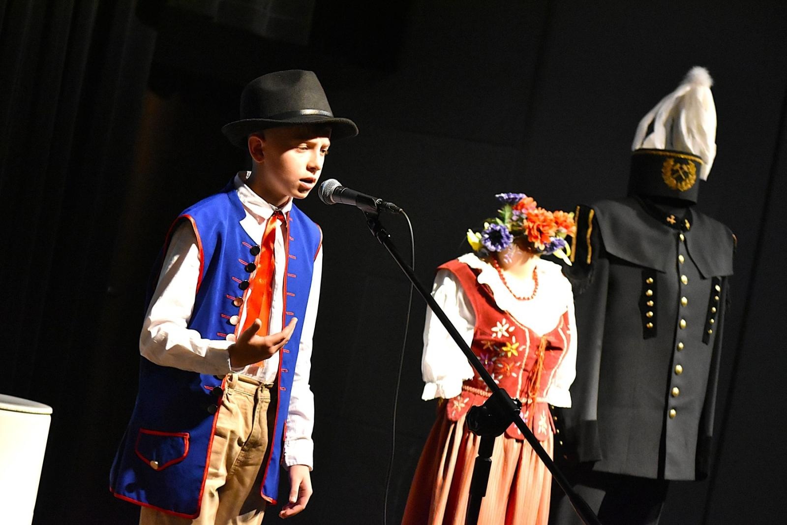 Zdjęcie w galerii na portalu naszwodzislaw.com: Uczniowie z Gminy Godów świetnie zaprezentowali śląską gwarę [FOTO] wiadomości z regionu