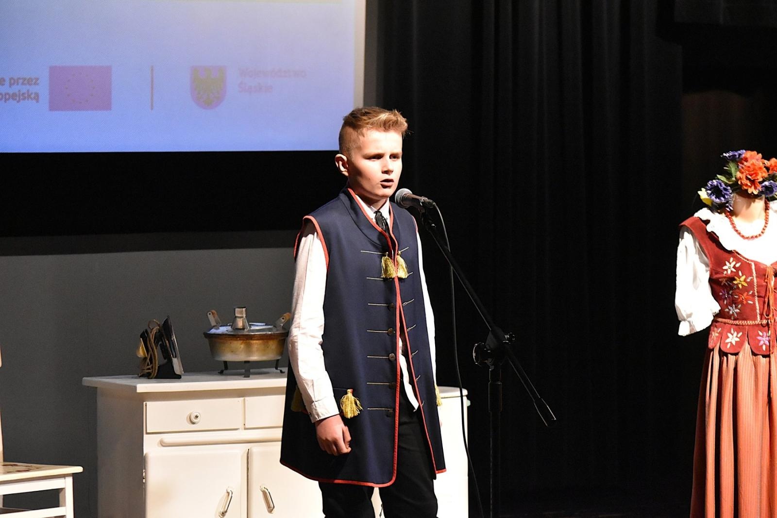 Zdjęcie w galerii na portalu naszwodzislaw.com: Uczniowie z Gminy Godów świetnie zaprezentowali śląską gwarę [FOTO] wiadomości z regionu