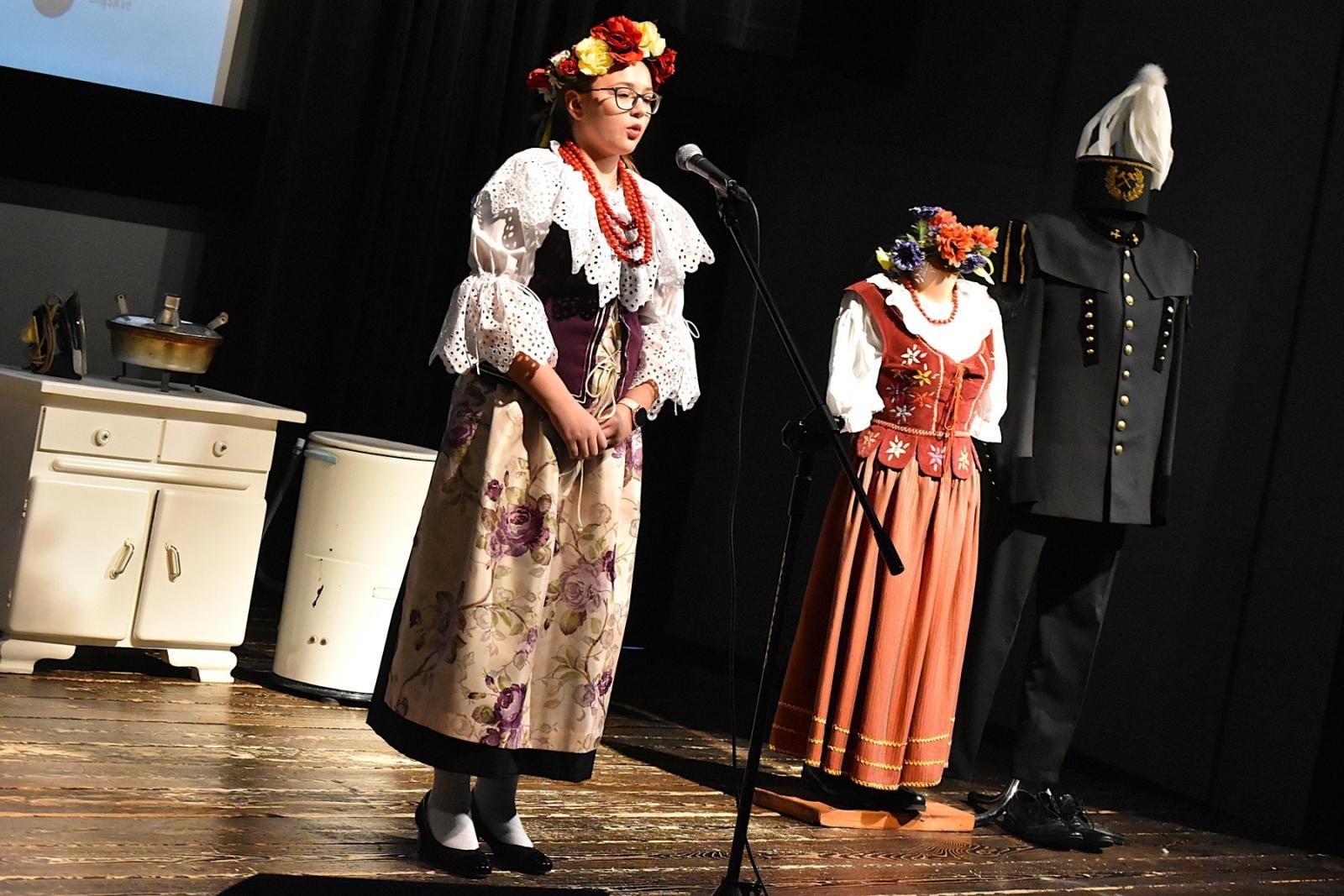 Zdjęcie w galerii na portalu naszwodzislaw.com: Uczniowie z Gminy Godów świetnie zaprezentowali śląską gwarę [FOTO] wiadomości z regionu