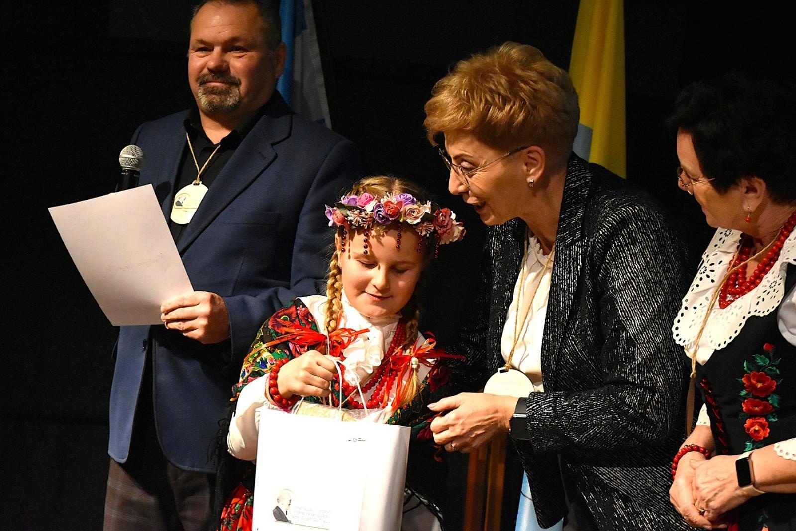 Zdjęcie w galerii na portalu naszwodzislaw.com: Uczniowie z Gminy Godów świetnie zaprezentowali śląską gwarę [FOTO] wiadomości z regionu