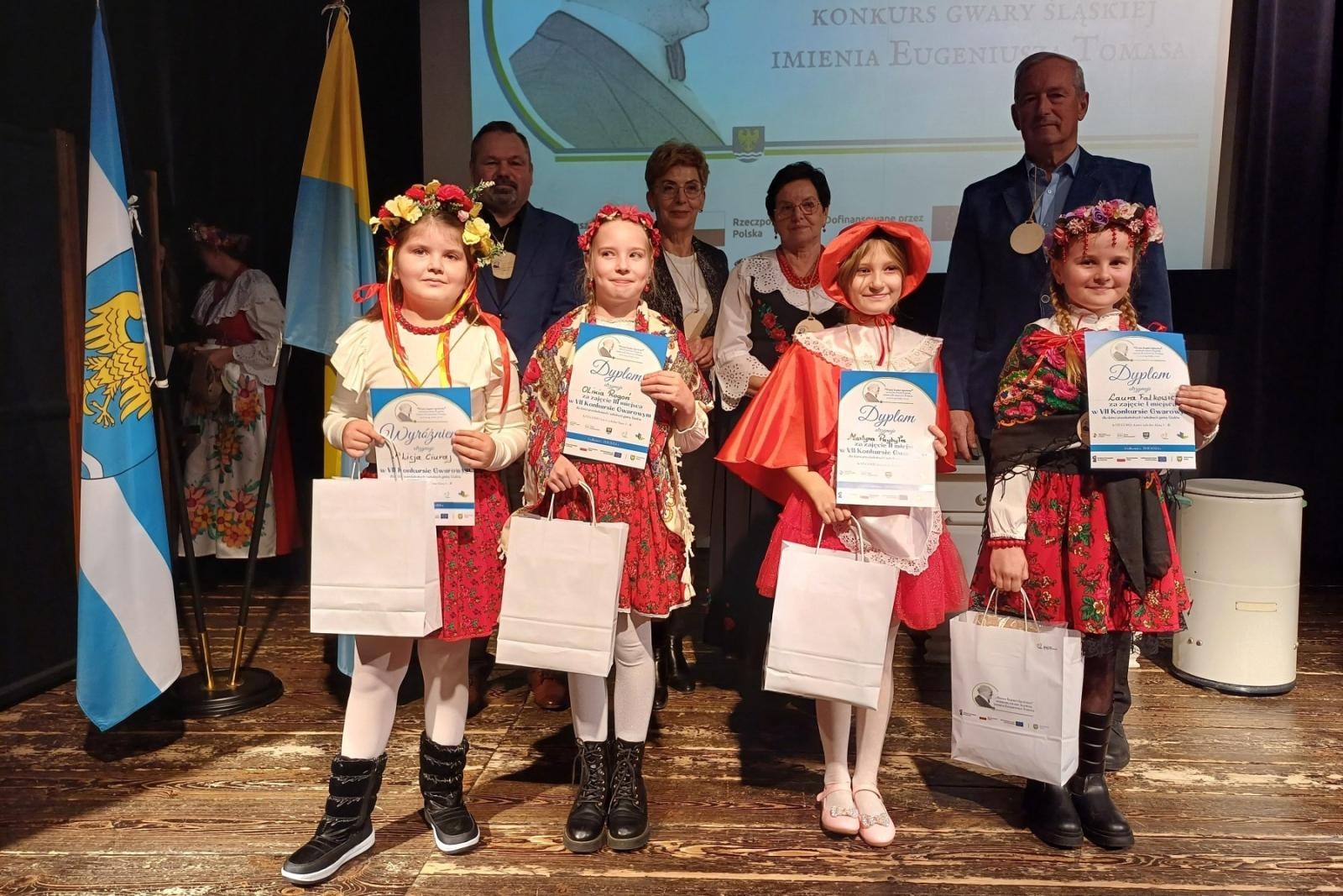 Zdjęcie w galerii na portalu naszwodzislaw.com: Uczniowie z Gminy Godów świetnie zaprezentowali śląską gwarę [FOTO] wiadomości z regionu