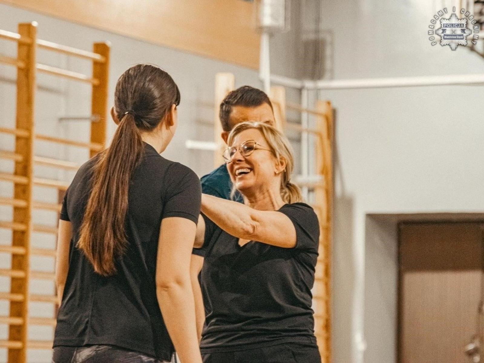 Zdjęcie w galerii na portalu naszwodzislaw.com: Drugie warsztaty samoobrony dla kobiet za nami wiadomości z regionu