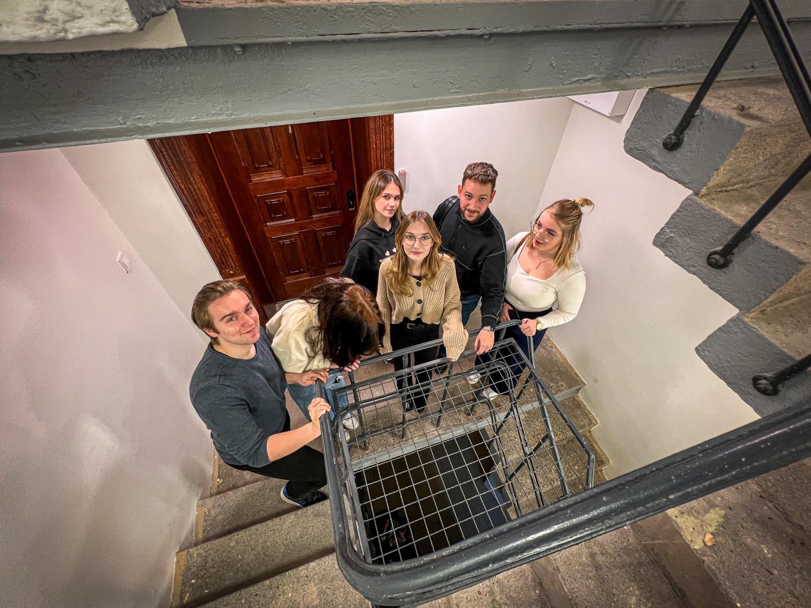 Zdjęcie w galerii na portalu naszwodzislaw.com: Studenci pielęgniarstwa zgłębiają prawo medyczne w raciborskim sądzie. Zajęcia w praktyce wymiaru sprawiedliwości wiadomości z regionu