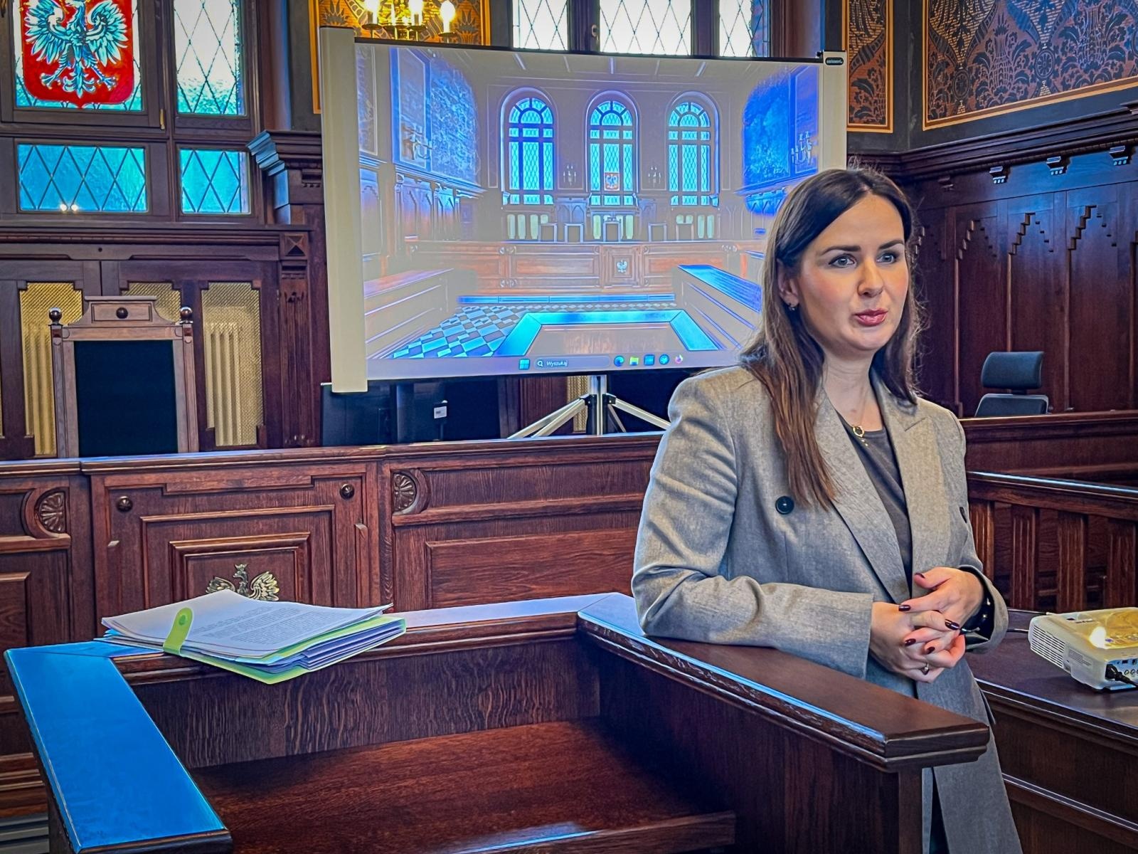 Zdjęcie w galerii na portalu naszwodzislaw.com: Studenci pielęgniarstwa zgłębiają prawo medyczne w raciborskim sądzie. Zajęcia w praktyce wymiaru sprawiedliwości wiadomości z regionu