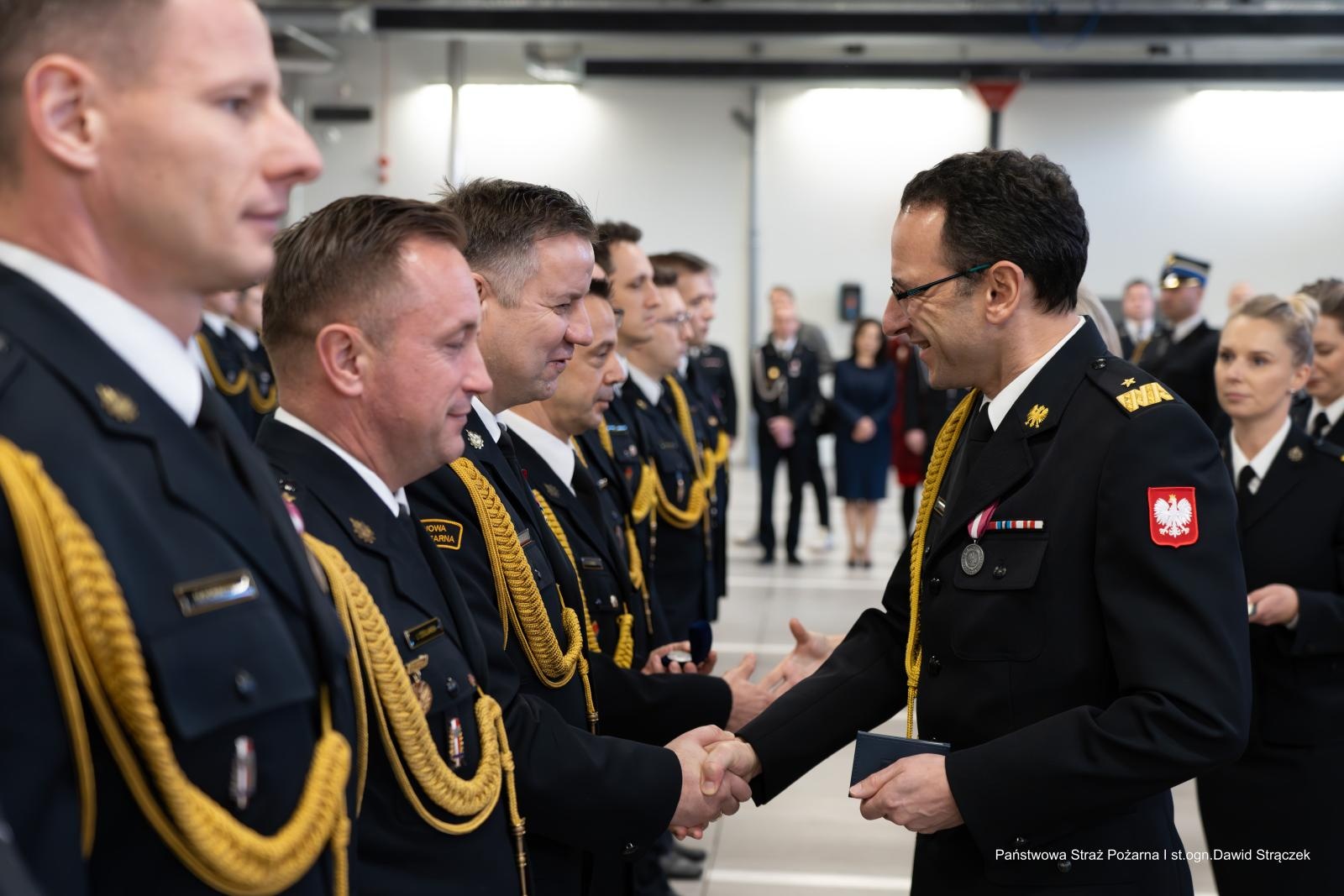 Zdjęcie w galerii na portalu naszwodzislaw.com: Strażacy z Wodzisławia Śląskiego z awansami wiadomości z regionu