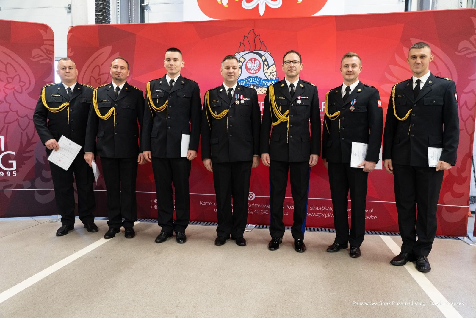 Zdjęcie w galerii na portalu naszwodzislaw.com: Strażacy z Wodzisławia Śląskiego z awansami wiadomości z regionu