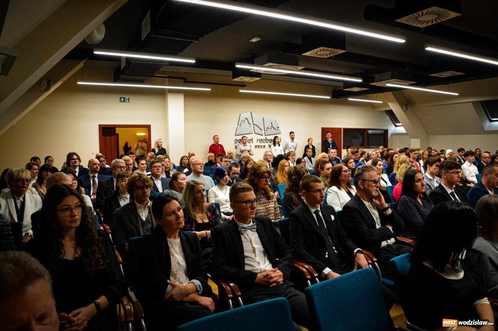 Zdjęcie w galerii na portalu naszwodzislaw.com: Stypendyści premiera odebrali w Raciborzu dyplomy wiadomości z regionu