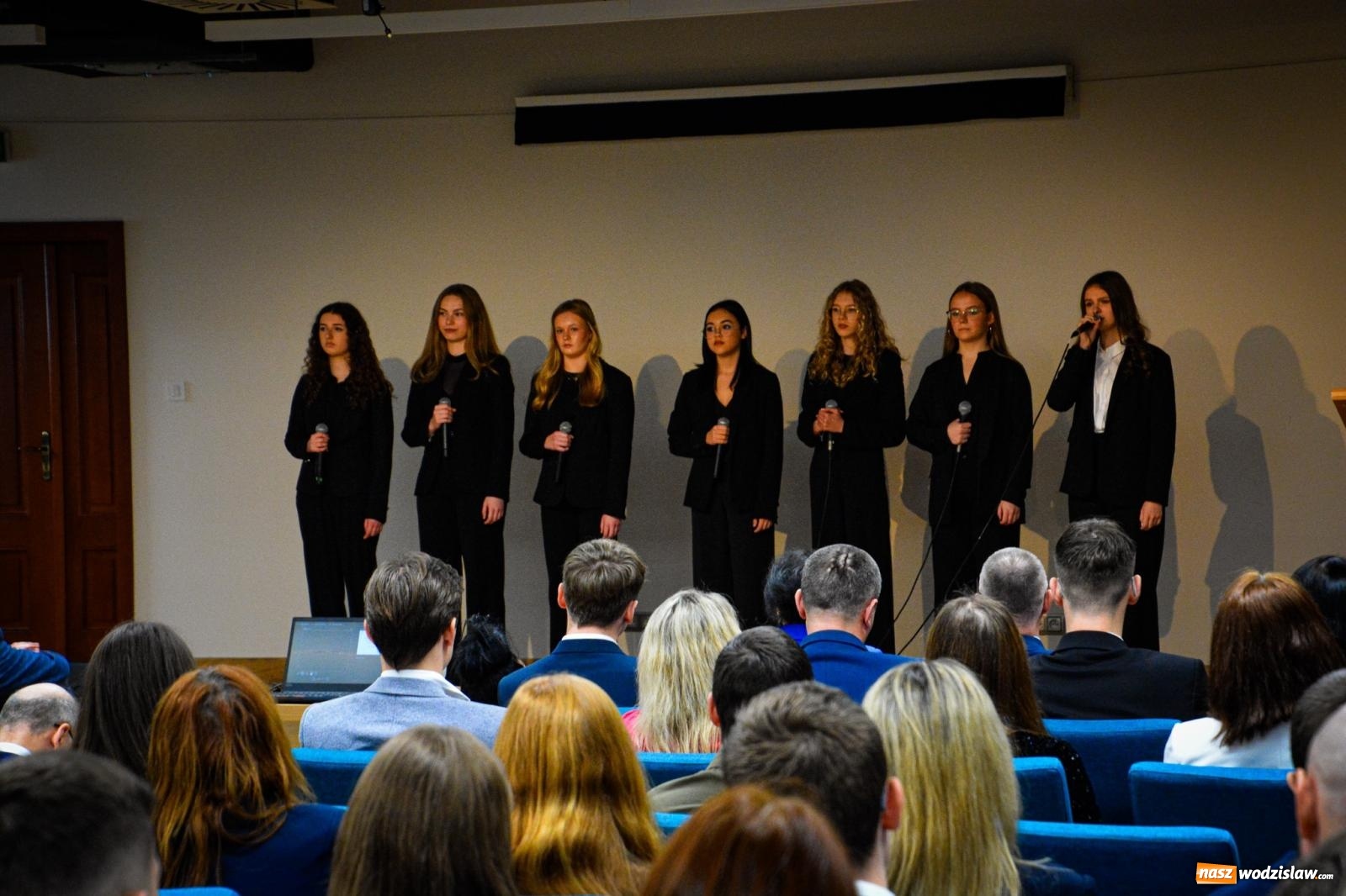 Zdjęcie w galerii na portalu naszwodzislaw.com: Stypendyści premiera odebrali w Raciborzu dyplomy wiadomości z regionu