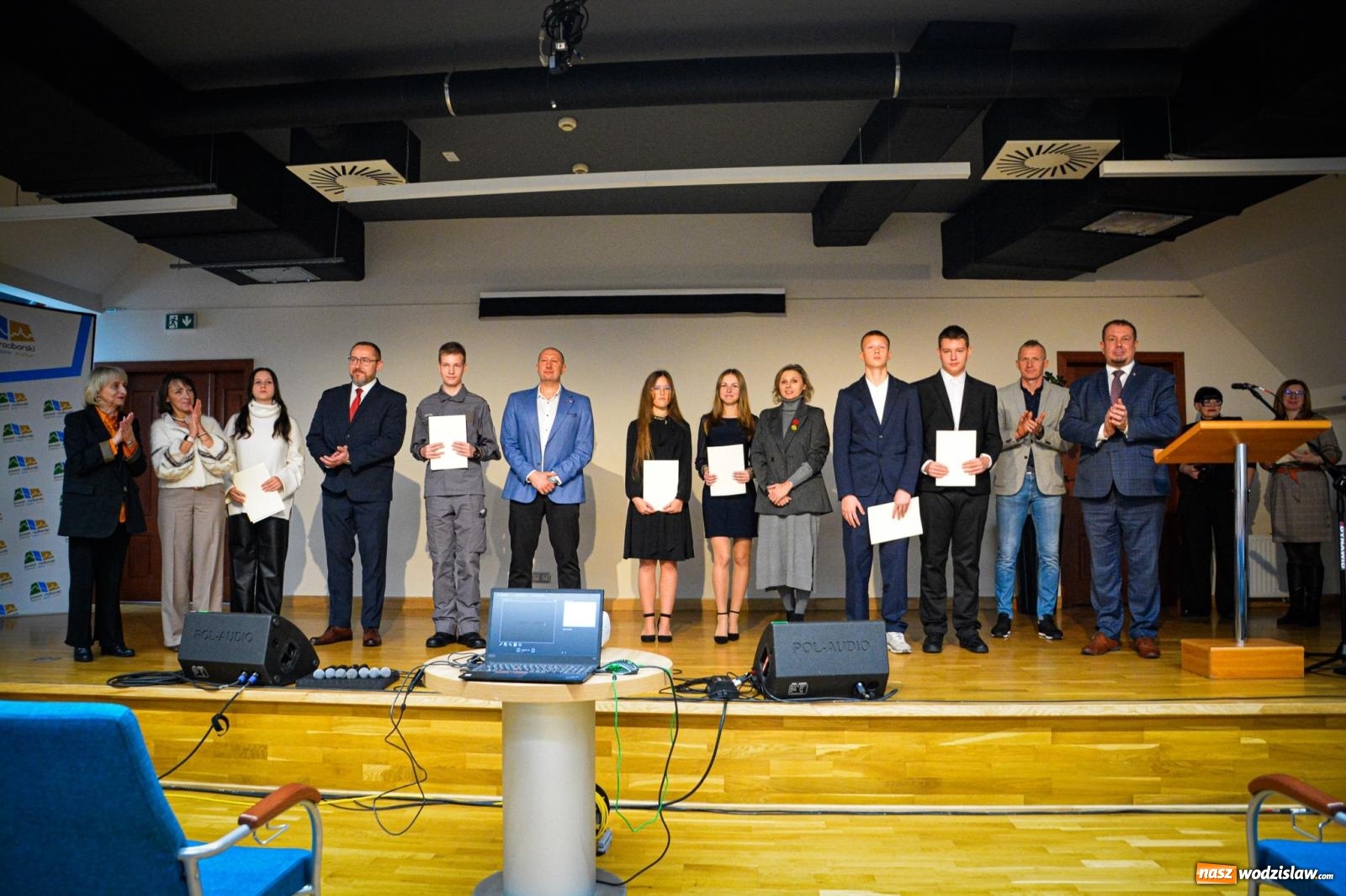 Zdjęcie w galerii na portalu naszwodzislaw.com: Stypendyści premiera odebrali w Raciborzu dyplomy wiadomości z regionu