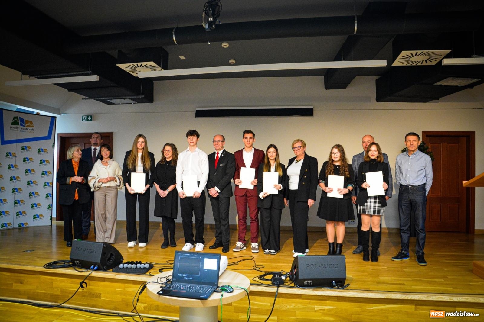Zdjęcie w galerii na portalu naszwodzislaw.com: Stypendyści premiera odebrali w Raciborzu dyplomy wiadomości z regionu