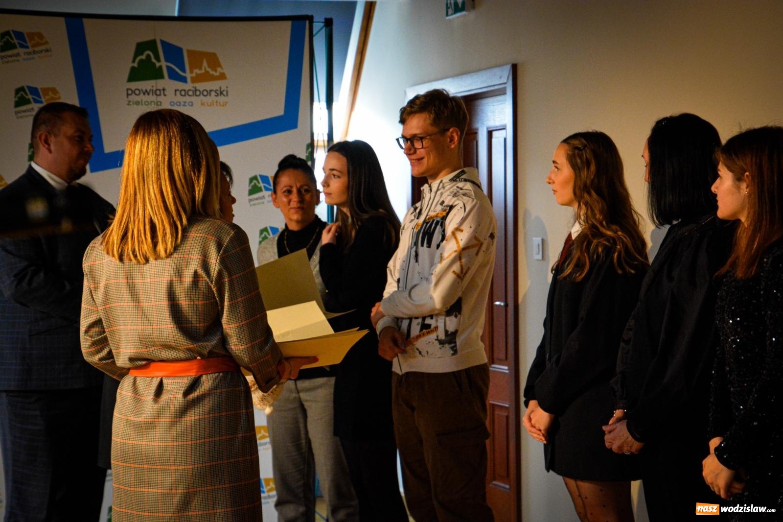 Zdjęcie w galerii na portalu naszwodzislaw.com: Stypendyści premiera odebrali w Raciborzu dyplomy wiadomości z regionu