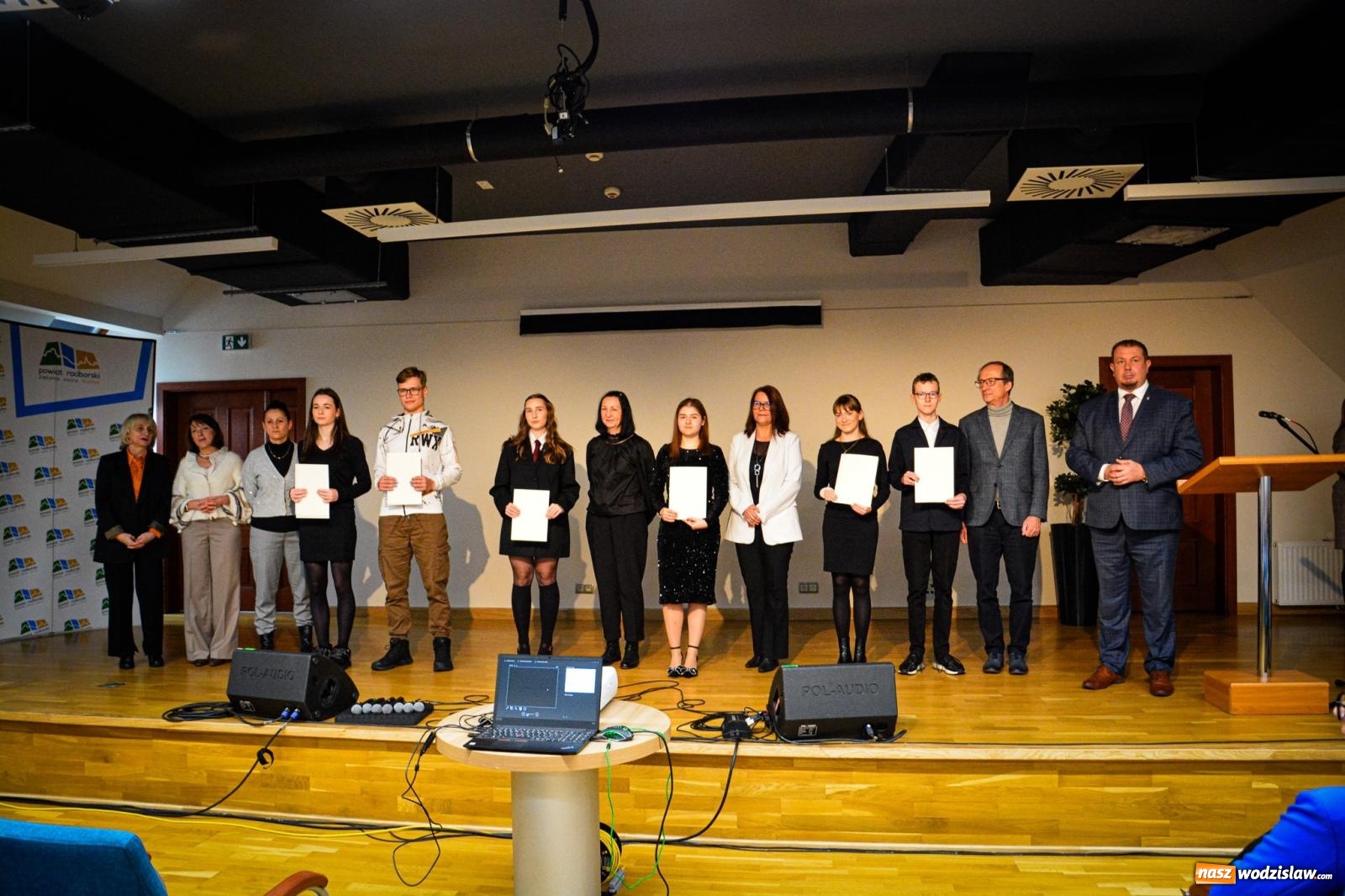 Zdjęcie w galerii na portalu naszwodzislaw.com: Stypendyści premiera odebrali w Raciborzu dyplomy wiadomości z regionu