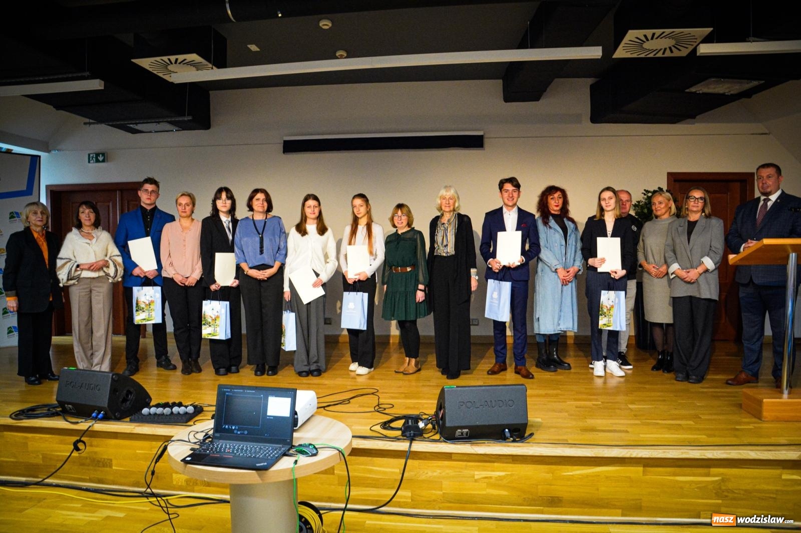 Zdjęcie w galerii na portalu naszwodzislaw.com: Stypendyści premiera odebrali w Raciborzu dyplomy wiadomości z regionu
