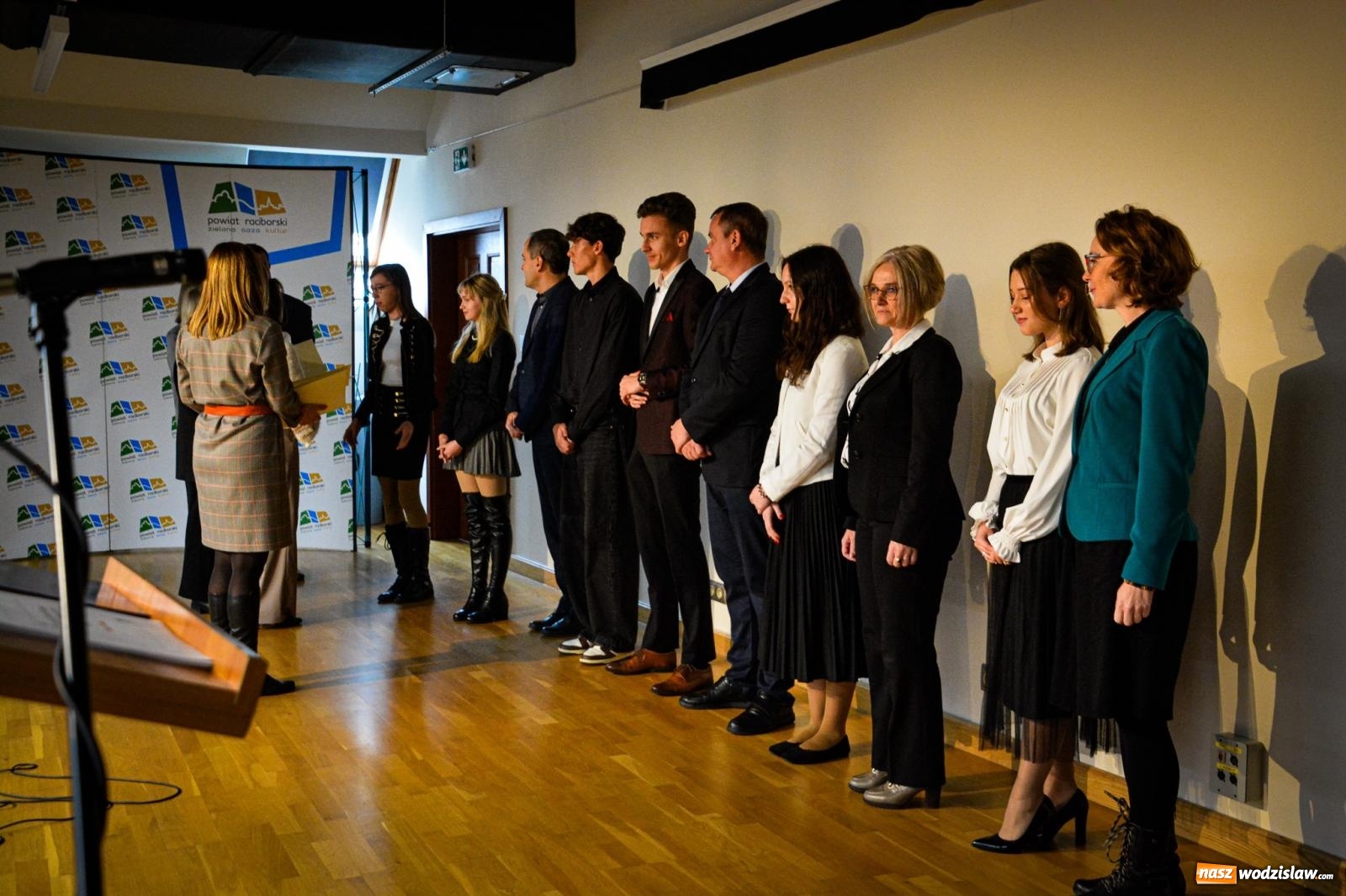 Zdjęcie w galerii na portalu naszwodzislaw.com: Stypendyści premiera odebrali w Raciborzu dyplomy wiadomości z regionu