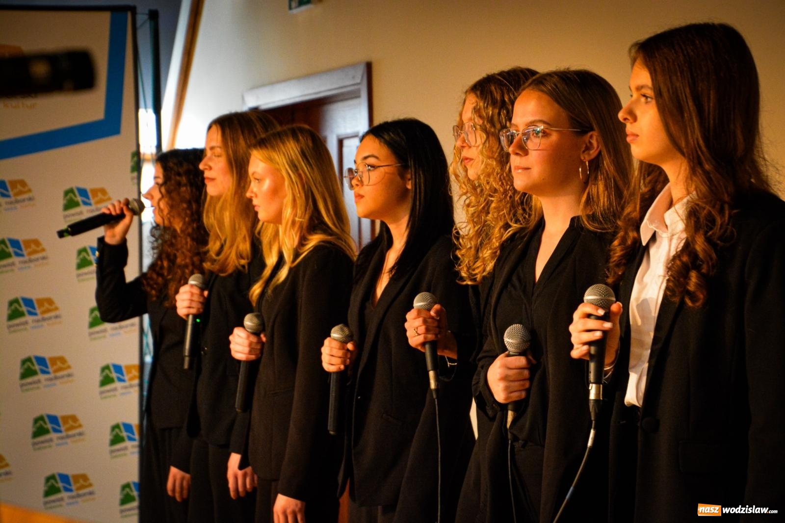 Zdjęcie w galerii na portalu naszwodzislaw.com: Stypendyści premiera odebrali w Raciborzu dyplomy wiadomości z regionu