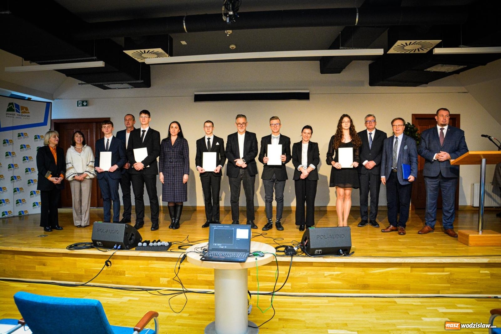 Zdjęcie w galerii na portalu naszwodzislaw.com: Stypendyści premiera odebrali w Raciborzu dyplomy wiadomości z regionu