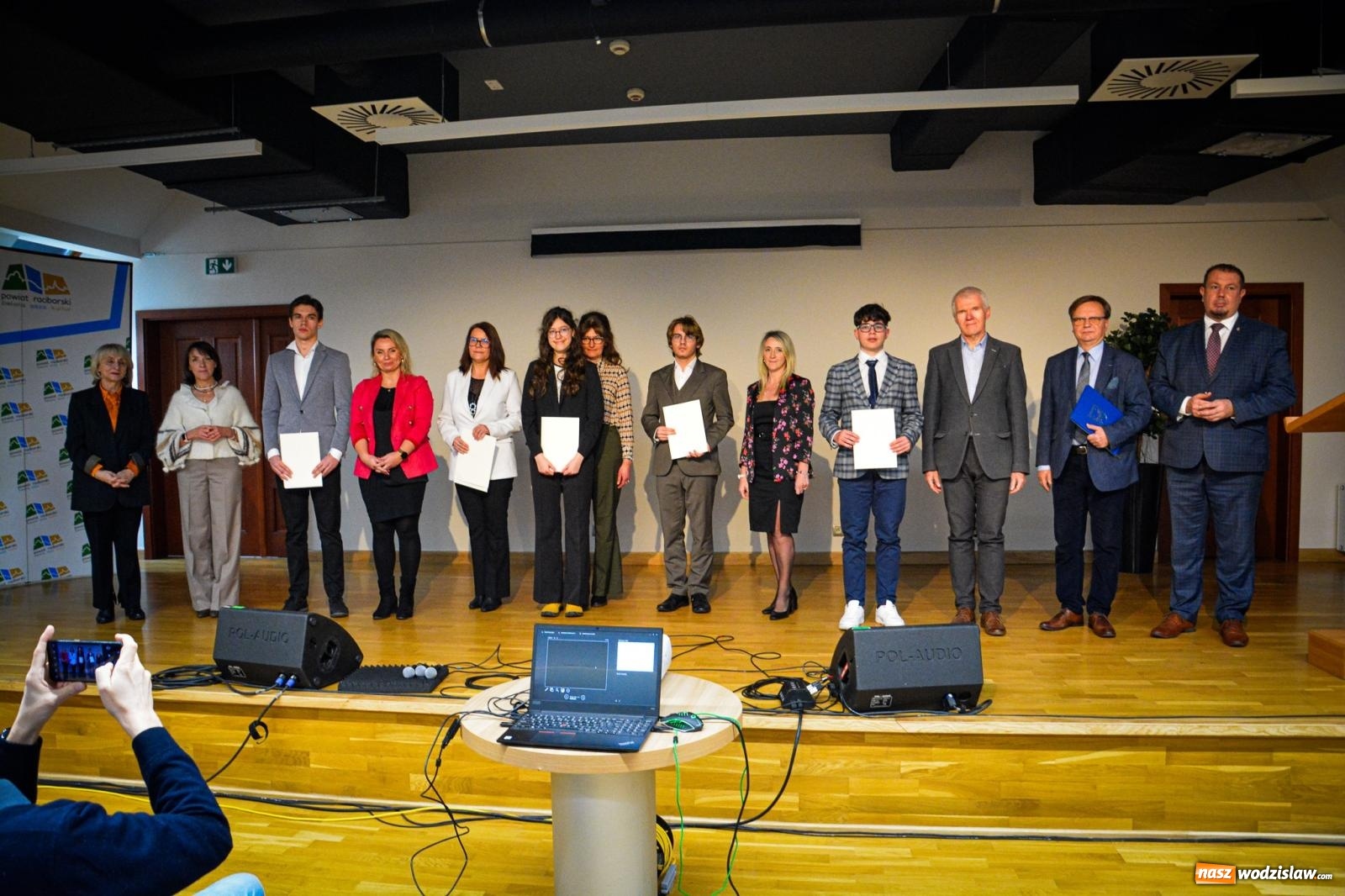 Zdjęcie w galerii na portalu naszwodzislaw.com: Stypendyści premiera odebrali w Raciborzu dyplomy wiadomości z regionu
