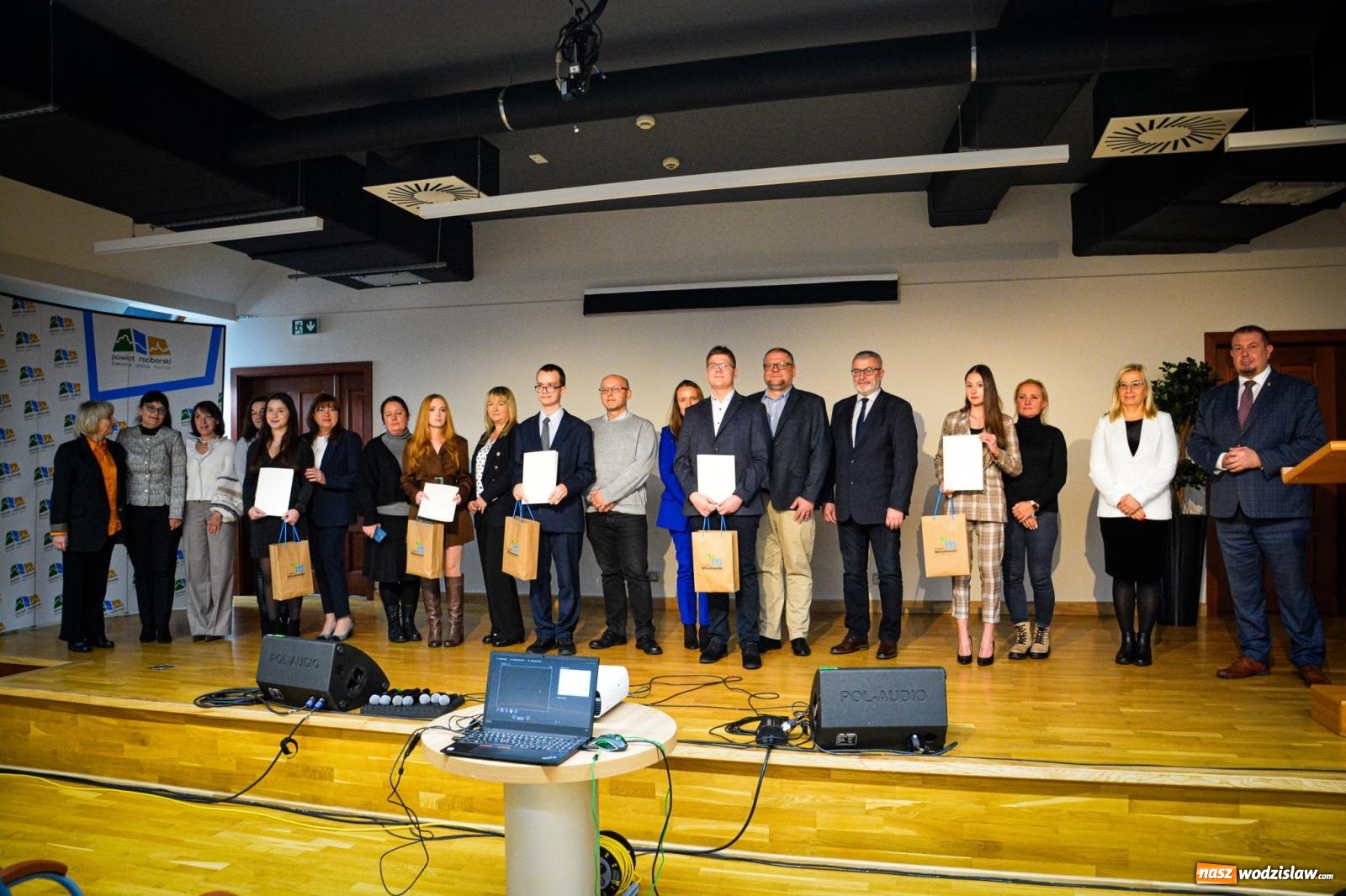 Zdjęcie w galerii na portalu naszwodzislaw.com: Stypendyści premiera odebrali w Raciborzu dyplomy wiadomości z regionu