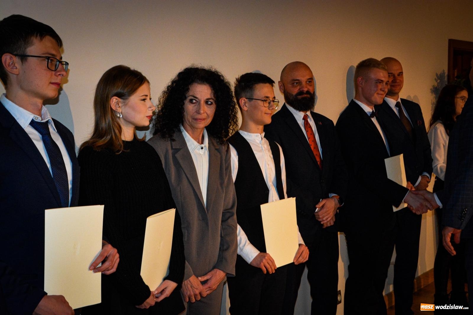 Zdjęcie w galerii na portalu naszwodzislaw.com: Stypendyści premiera odebrali w Raciborzu dyplomy wiadomości z regionu