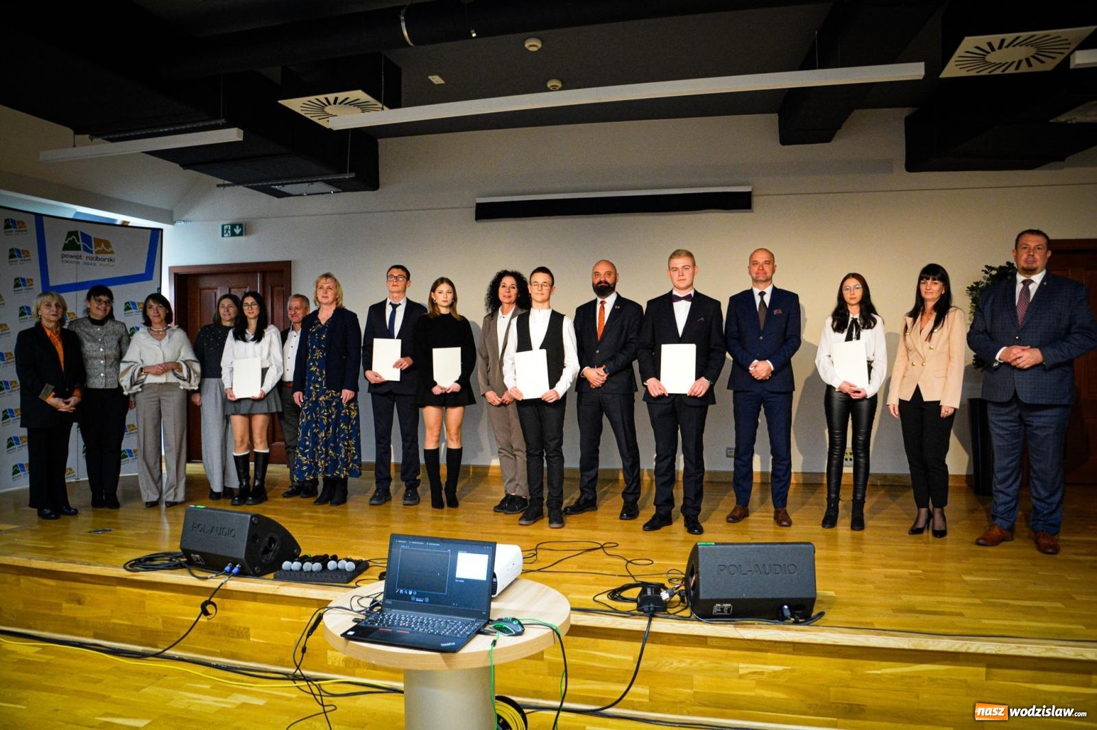 Zdjęcie w galerii na portalu naszwodzislaw.com: Stypendyści premiera odebrali w Raciborzu dyplomy wiadomości z regionu