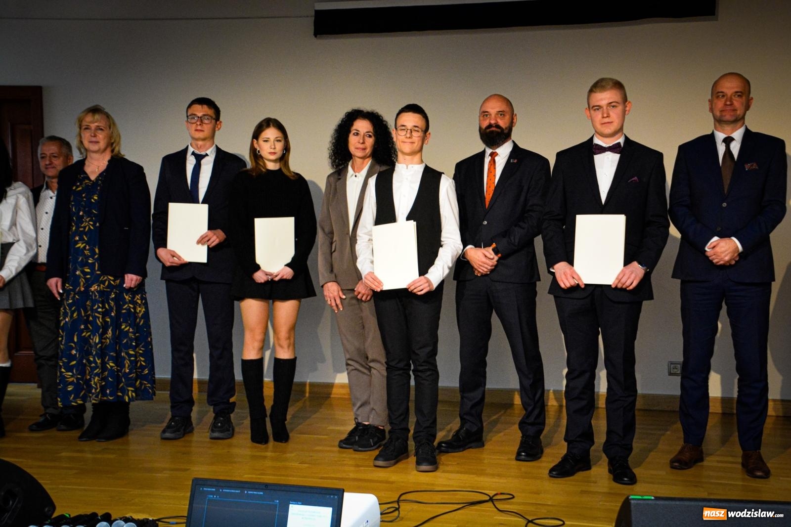 Zdjęcie w galerii na portalu naszwodzislaw.com: Stypendyści premiera odebrali w Raciborzu dyplomy wiadomości z regionu