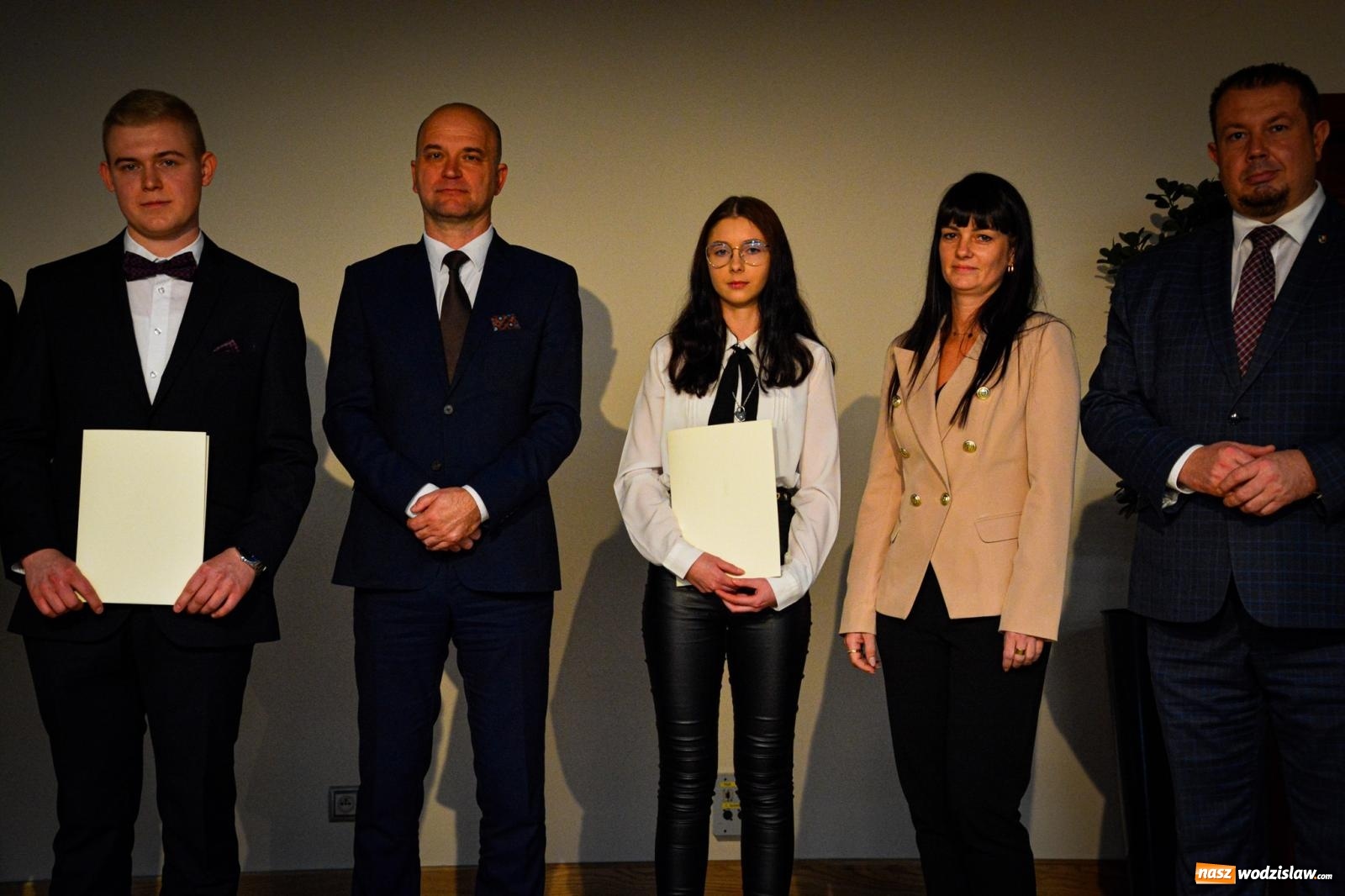 Zdjęcie w galerii na portalu naszwodzislaw.com: Stypendyści premiera odebrali w Raciborzu dyplomy wiadomości z regionu