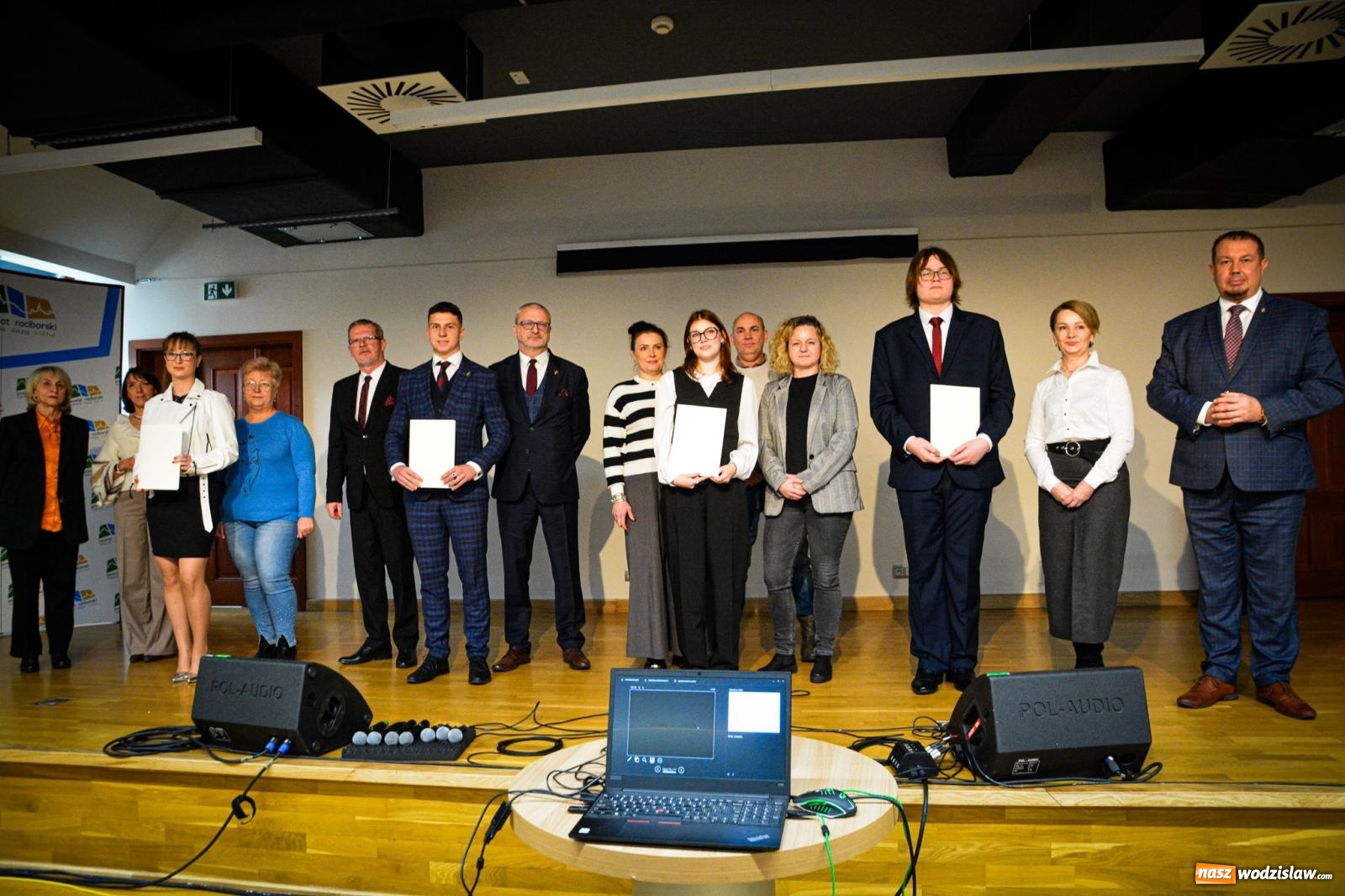 Zdjęcie w galerii na portalu naszwodzislaw.com: Stypendyści premiera odebrali w Raciborzu dyplomy wiadomości z regionu