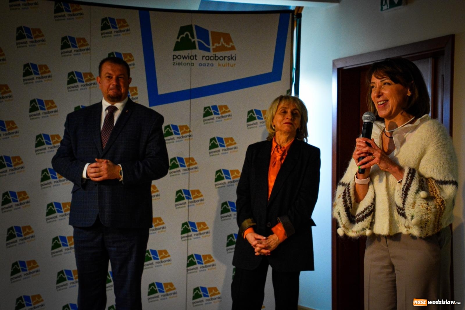 Zdjęcie w galerii na portalu naszwodzislaw.com: Stypendyści premiera odebrali w Raciborzu dyplomy wiadomości z regionu