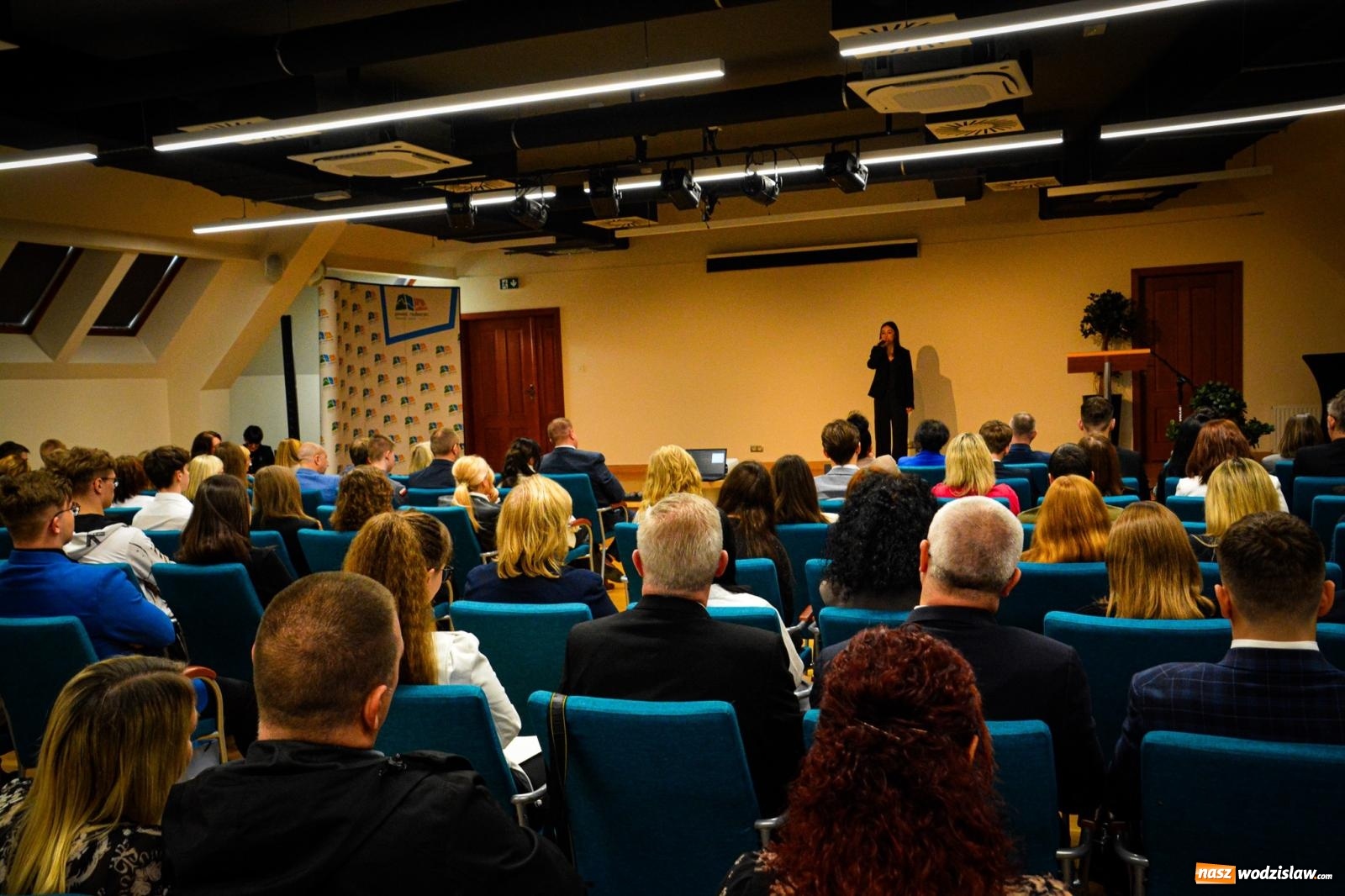 Zdjęcie w galerii na portalu naszwodzislaw.com: Stypendyści premiera odebrali w Raciborzu dyplomy wiadomości z regionu