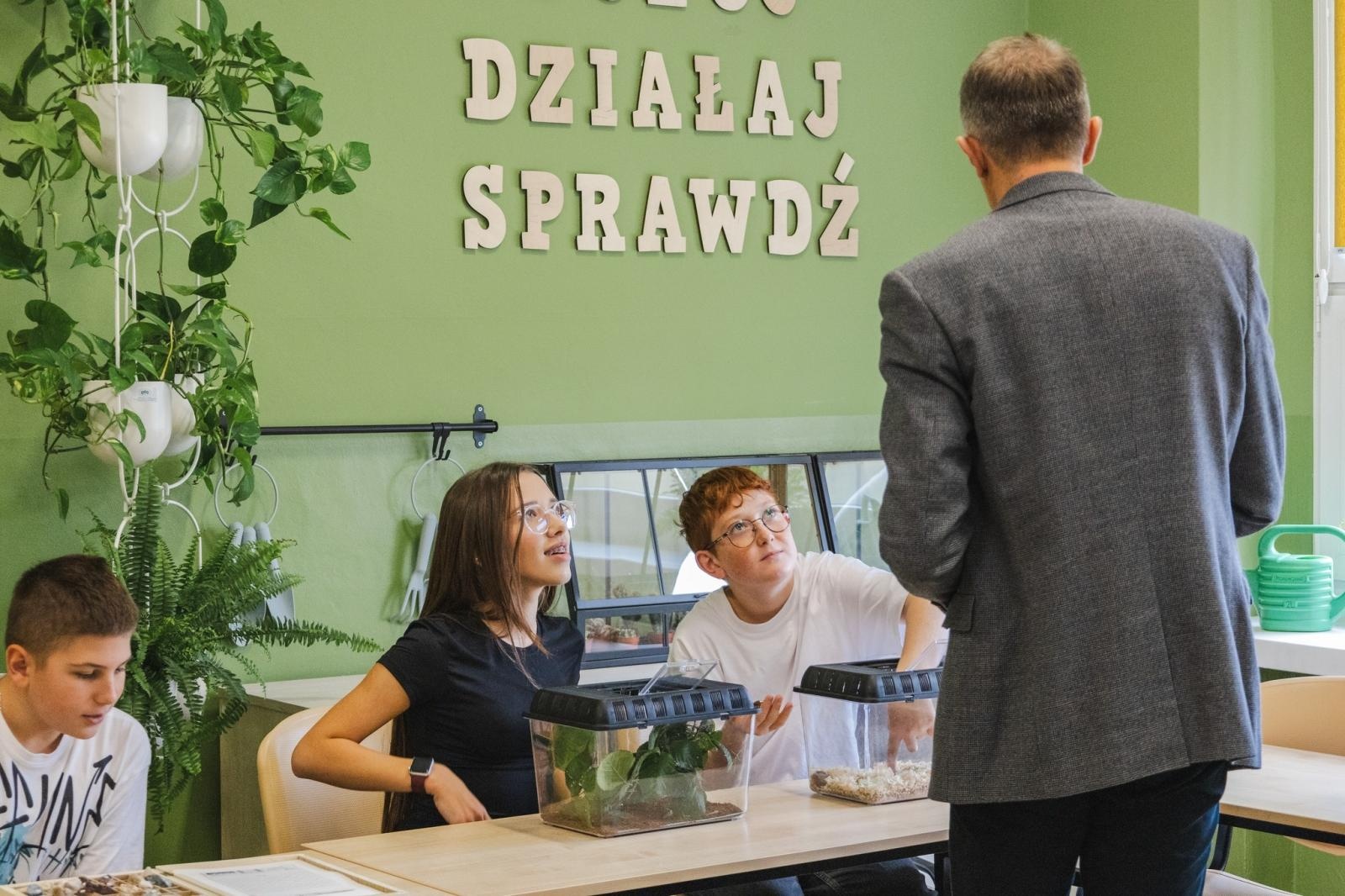 Zdjęcie w galerii na portalu naszwodzislaw.com: W wodzisławskiej SP 2 otwarto Zieloną Pracownię [FOTO] wiadomości z regionu