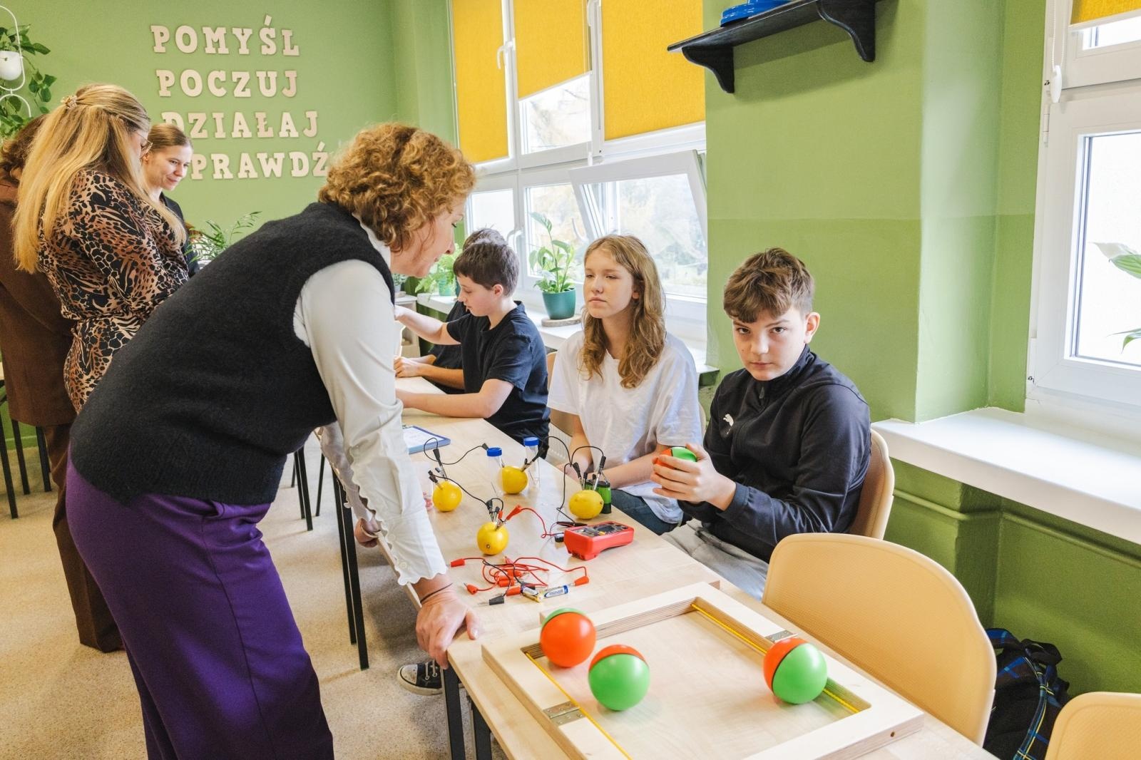 Zdjęcie w galerii na portalu naszwodzislaw.com: W wodzisławskiej SP 2 otwarto Zieloną Pracownię [FOTO] wiadomości z regionu