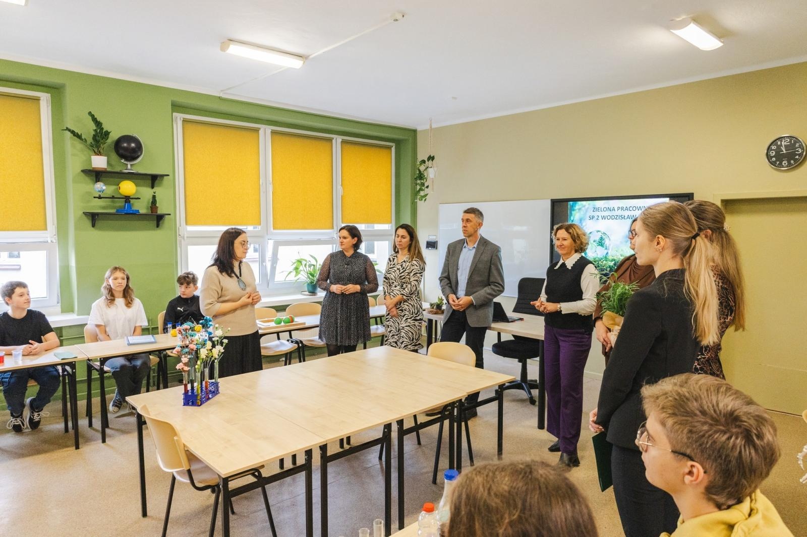 Zdjęcie w galerii na portalu naszwodzislaw.com: W wodzisławskiej SP 2 otwarto Zieloną Pracownię [FOTO] wiadomości z regionu