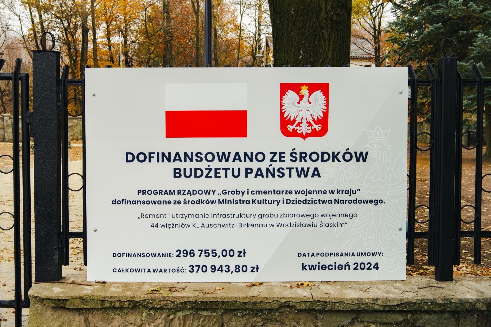 Zdjęcie w galerii na portalu naszwodzislaw.com: Remont Mogiły Ofiar Marszu Śmierci zakończony wiadomości z regionu