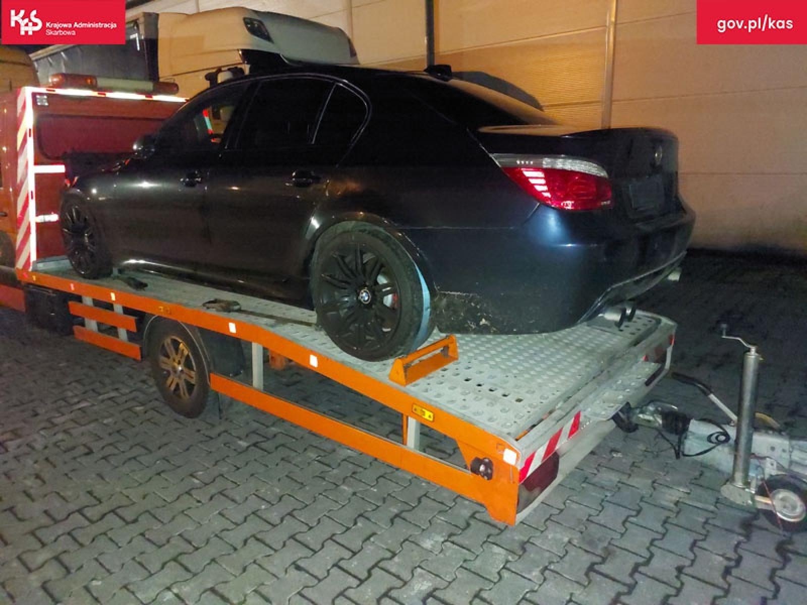 Zdjęcie w galerii na portalu naszwodzislaw.com: KAS udaremniła kradzież dwóch BMW wiadomości z regionu