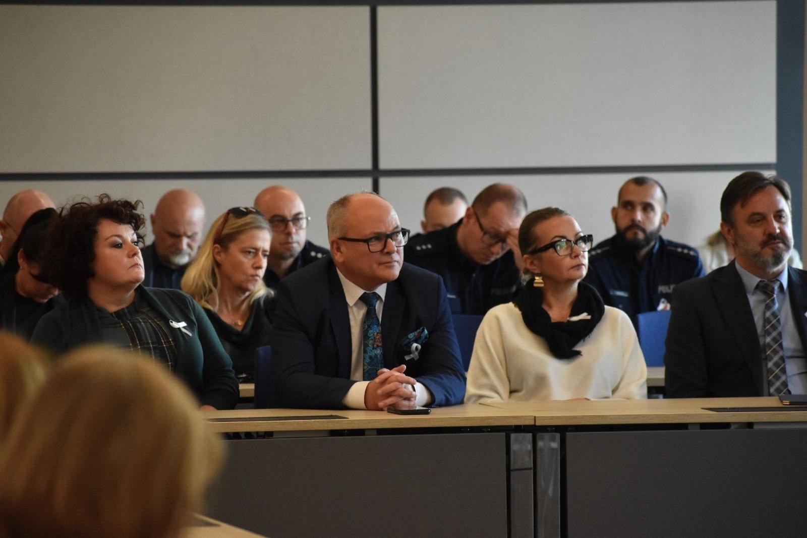 Zdjęcie w galerii na portalu naszwodzislaw.com: (PRZE)MOC. Perspektywa zmian. Konferencja w ramach kampanii Białej Wstążki wiadomości z regionu