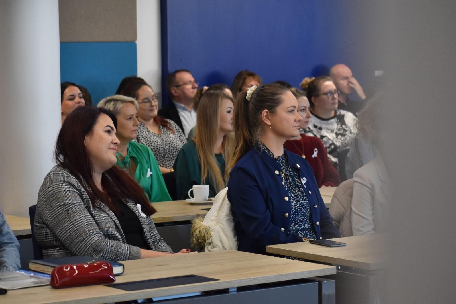Zdjęcie w galerii na portalu naszwodzislaw.com: (PRZE)MOC. Perspektywa zmian. Konferencja w ramach kampanii Białej Wstążki wiadomości z regionu