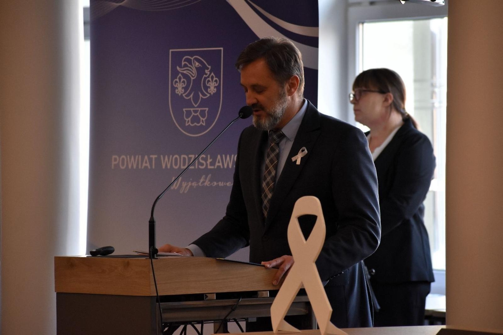 Zdjęcie w galerii na portalu naszwodzislaw.com: (PRZE)MOC. Perspektywa zmian. Konferencja w ramach kampanii Białej Wstążki wiadomości z regionu