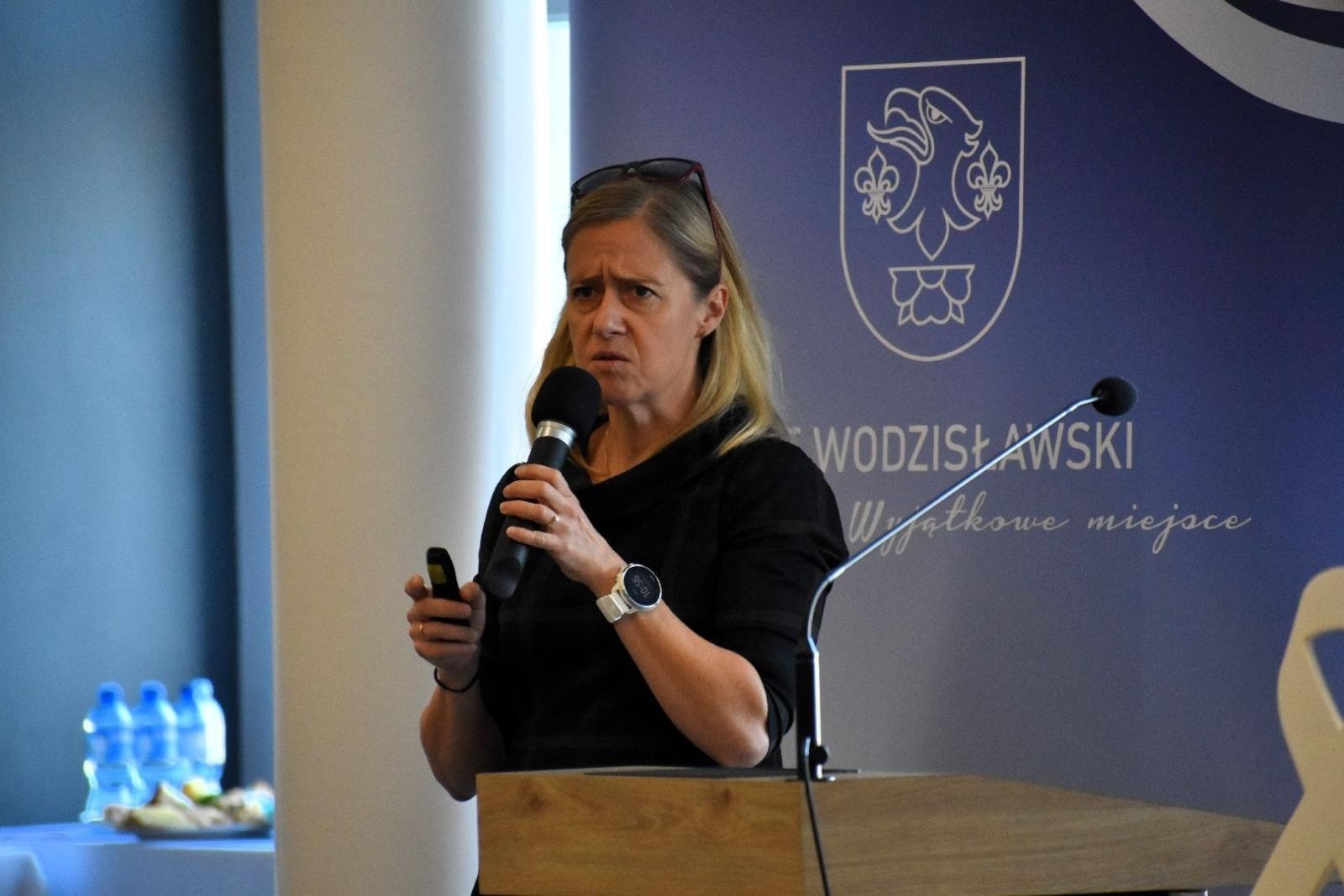 Zdjęcie w galerii na portalu naszwodzislaw.com: (PRZE)MOC. Perspektywa zmian. Konferencja w ramach kampanii Białej Wstążki wiadomości z regionu