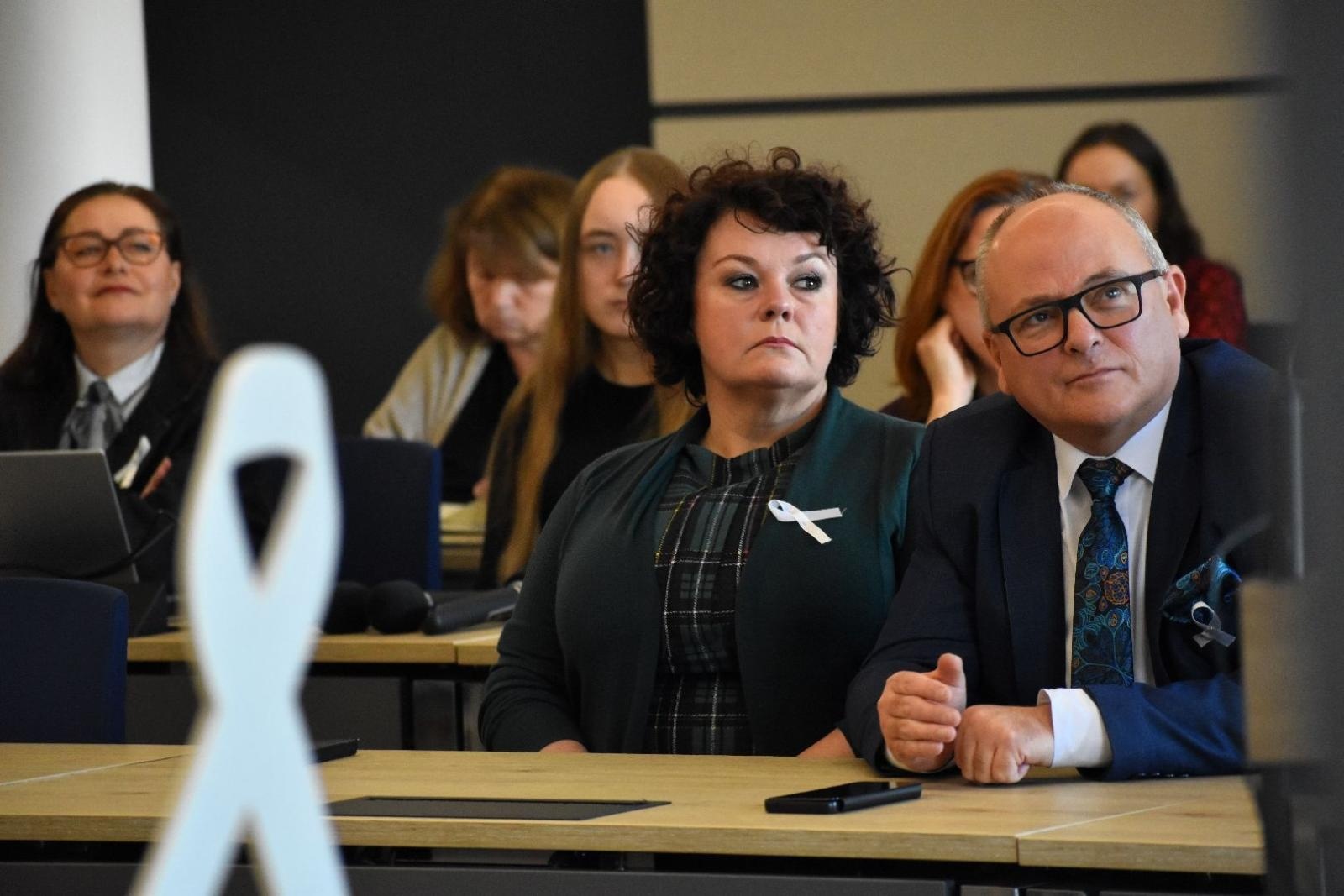 Zdjęcie w galerii na portalu naszwodzislaw.com: (PRZE)MOC. Perspektywa zmian. Konferencja w ramach kampanii Białej Wstążki wiadomości z regionu