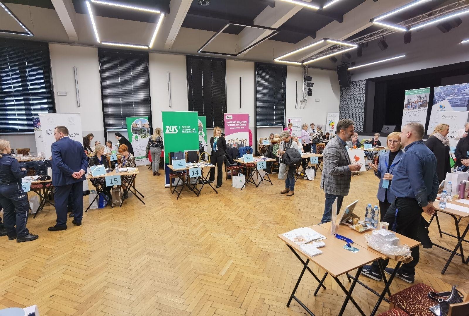 Zdjęcie w galerii na portalu naszwodzislaw.com: Targi informacyjne dla osób z niepełnosprawnościami za nami wiadomości z regionu