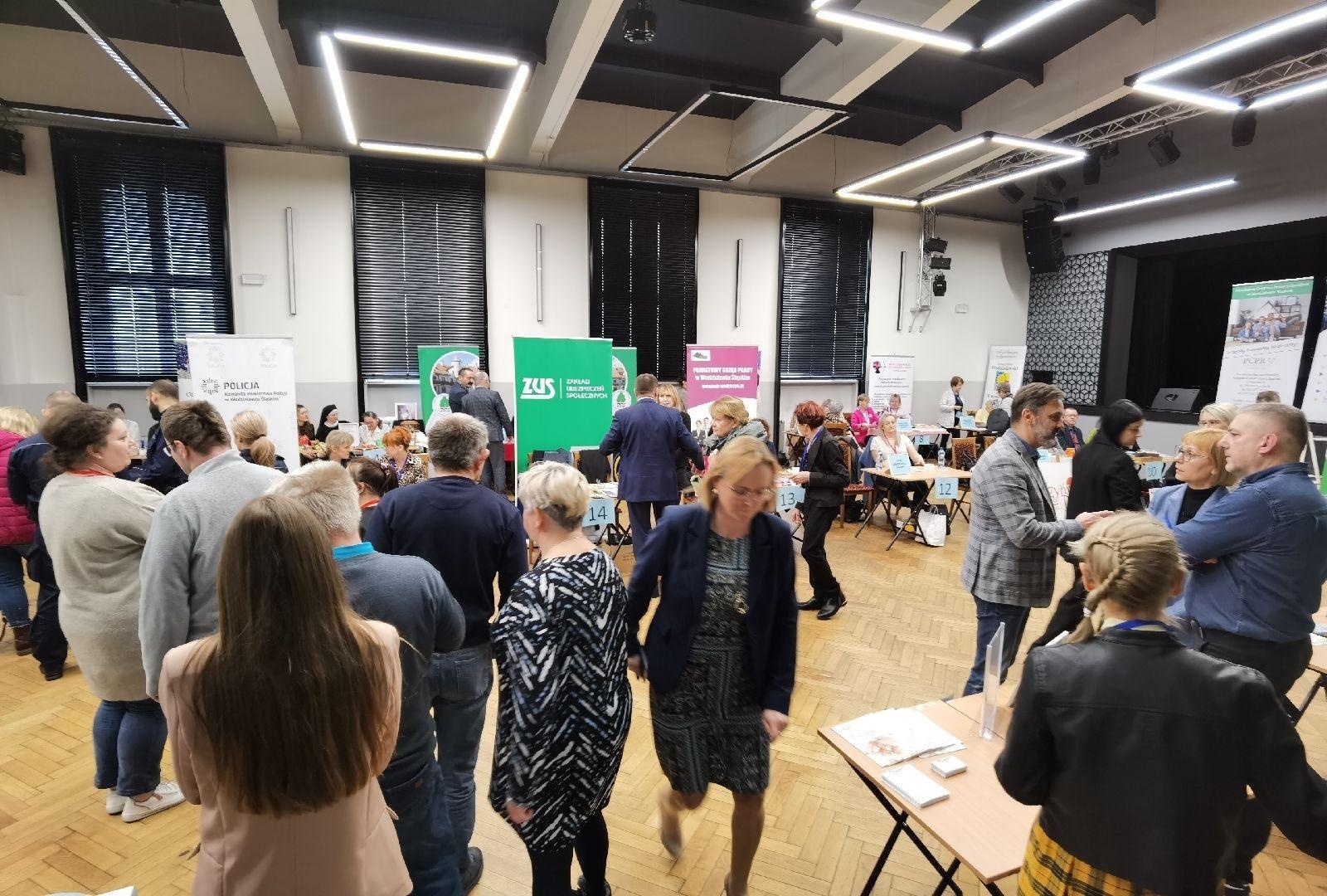 Zdjęcie w galerii na portalu naszwodzislaw.com: Targi informacyjne dla osób z niepełnosprawnościami za nami wiadomości z regionu