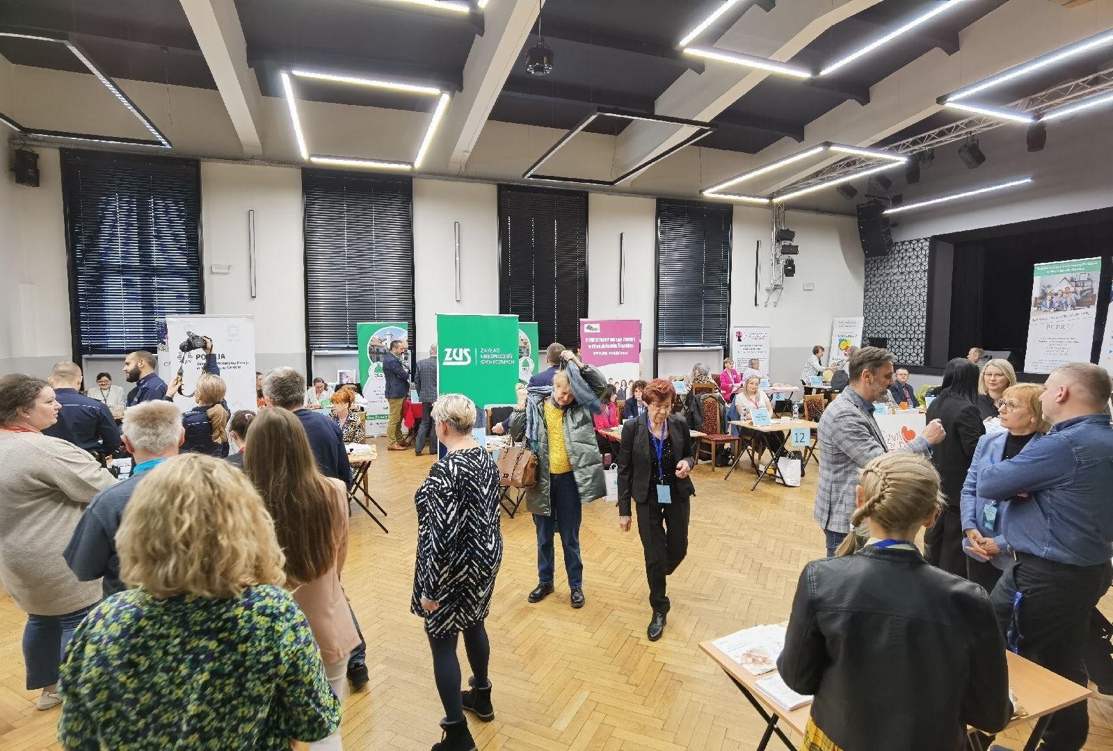 Zdjęcie w galerii na portalu naszwodzislaw.com: Targi informacyjne dla osób z niepełnosprawnościami za nami wiadomości z regionu