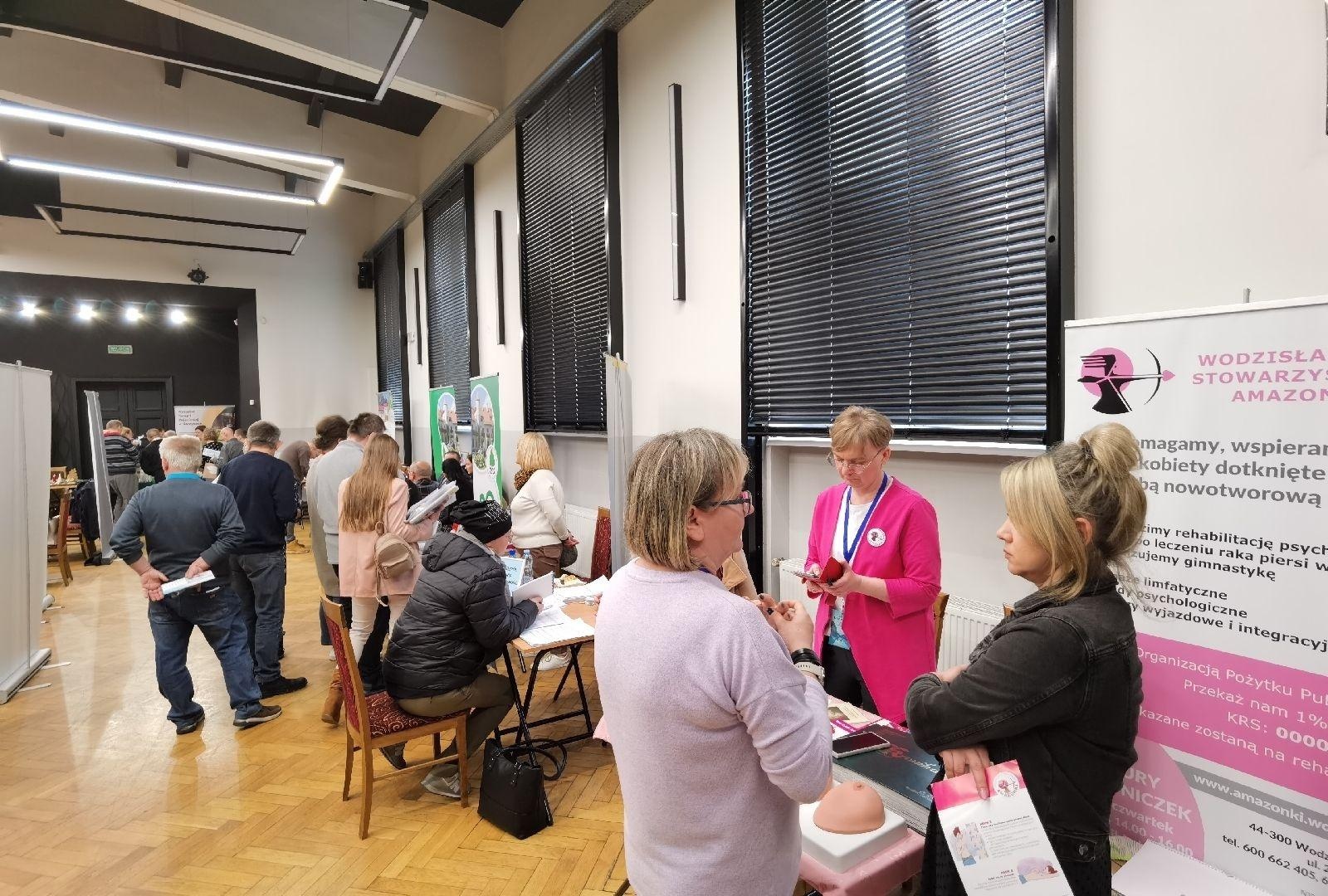 Zdjęcie w galerii na portalu naszwodzislaw.com: Targi informacyjne dla osób z niepełnosprawnościami za nami wiadomości z regionu