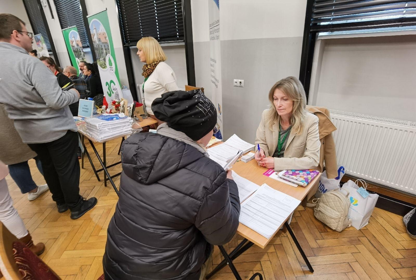 Zdjęcie w galerii na portalu naszwodzislaw.com: Targi informacyjne dla osób z niepełnosprawnościami za nami wiadomości z regionu