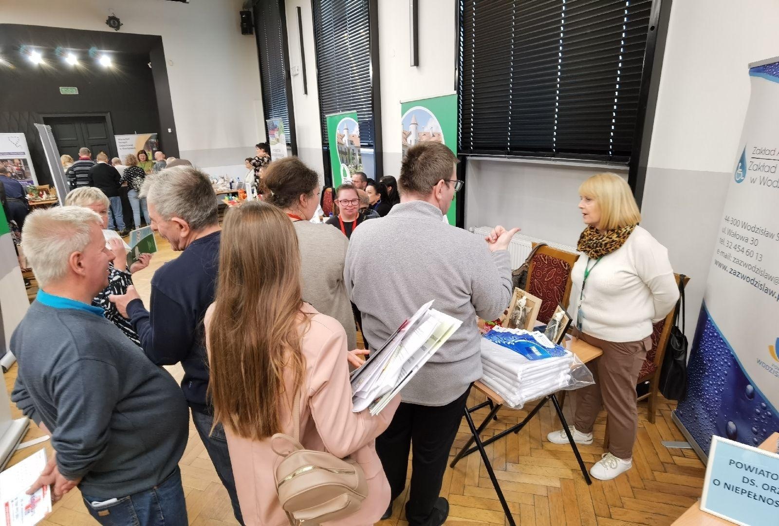 Zdjęcie w galerii na portalu naszwodzislaw.com: Targi informacyjne dla osób z niepełnosprawnościami za nami wiadomości z regionu
