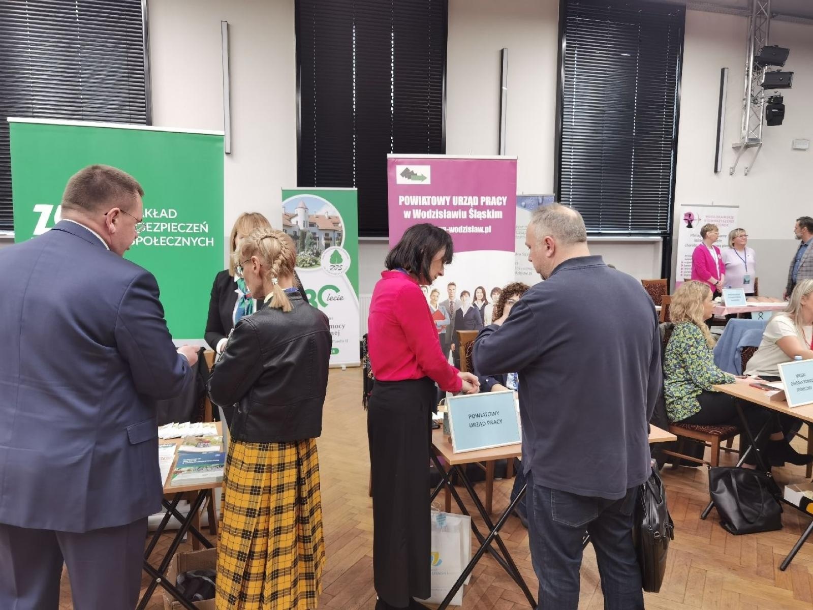 Zdjęcie w galerii na portalu naszwodzislaw.com: Targi informacyjne dla osób z niepełnosprawnościami za nami wiadomości z regionu