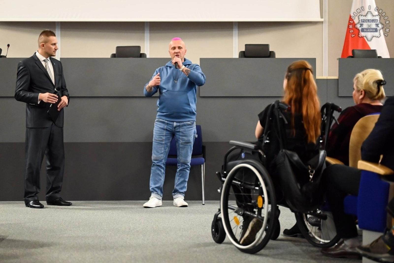 Zdjęcie w galerii na portalu naszwodzislaw.com: Konferencja Barierom na przekór w komendzie wojewódzkiej w Katowicach wiadomości z regionu