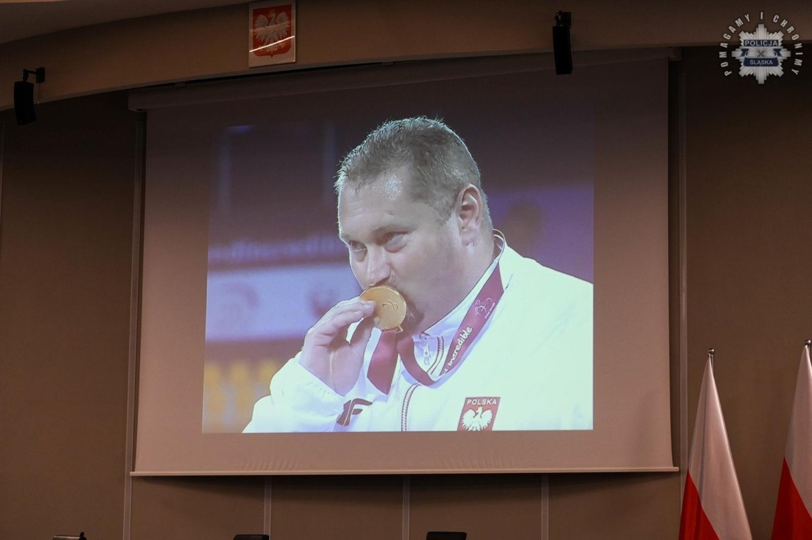 Zdjęcie w galerii na portalu naszwodzislaw.com: Konferencja Barierom na przekór w komendzie wojewódzkiej w Katowicach wiadomości z regionu
