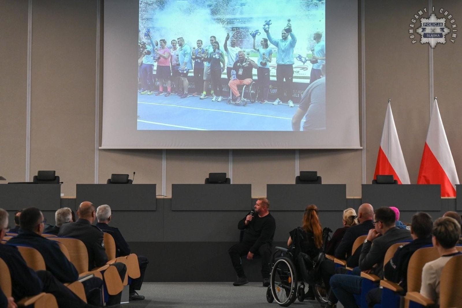 Zdjęcie w galerii na portalu naszwodzislaw.com: Konferencja Barierom na przekór w komendzie wojewódzkiej w Katowicach wiadomości z regionu